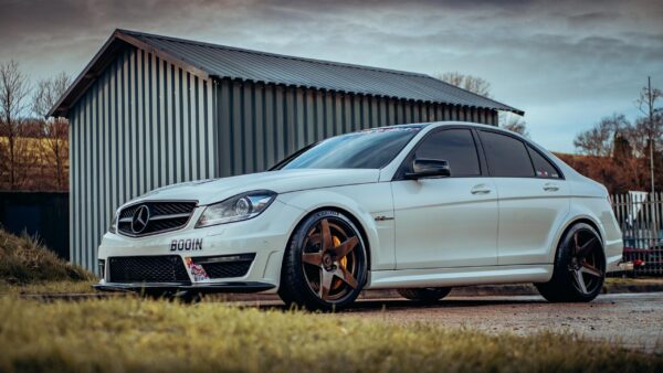 Mercedes benz w204 c63 amg