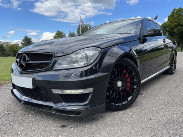 Mercedes-benz c class w204 c63 amg vrs style carbon fiber front splitter