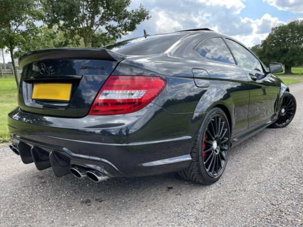Mercedes-benz c204 s204 w204 c63 amg dtm style carbon fiber rear diffuser