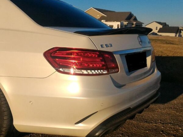 Mercedes-benz e class w212 saloon rt style carbon fiber boot spoiler