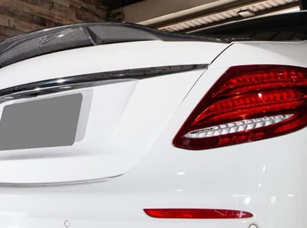 Mercedes-benz e class w213 saloon rt style carbon fiber boot spoiler