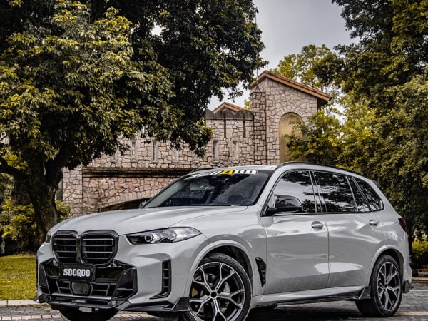 Alternative view of SOOQOO BMW G05 X5 LCI Prepreg CARBON FIBRE SIDE SKIRTS