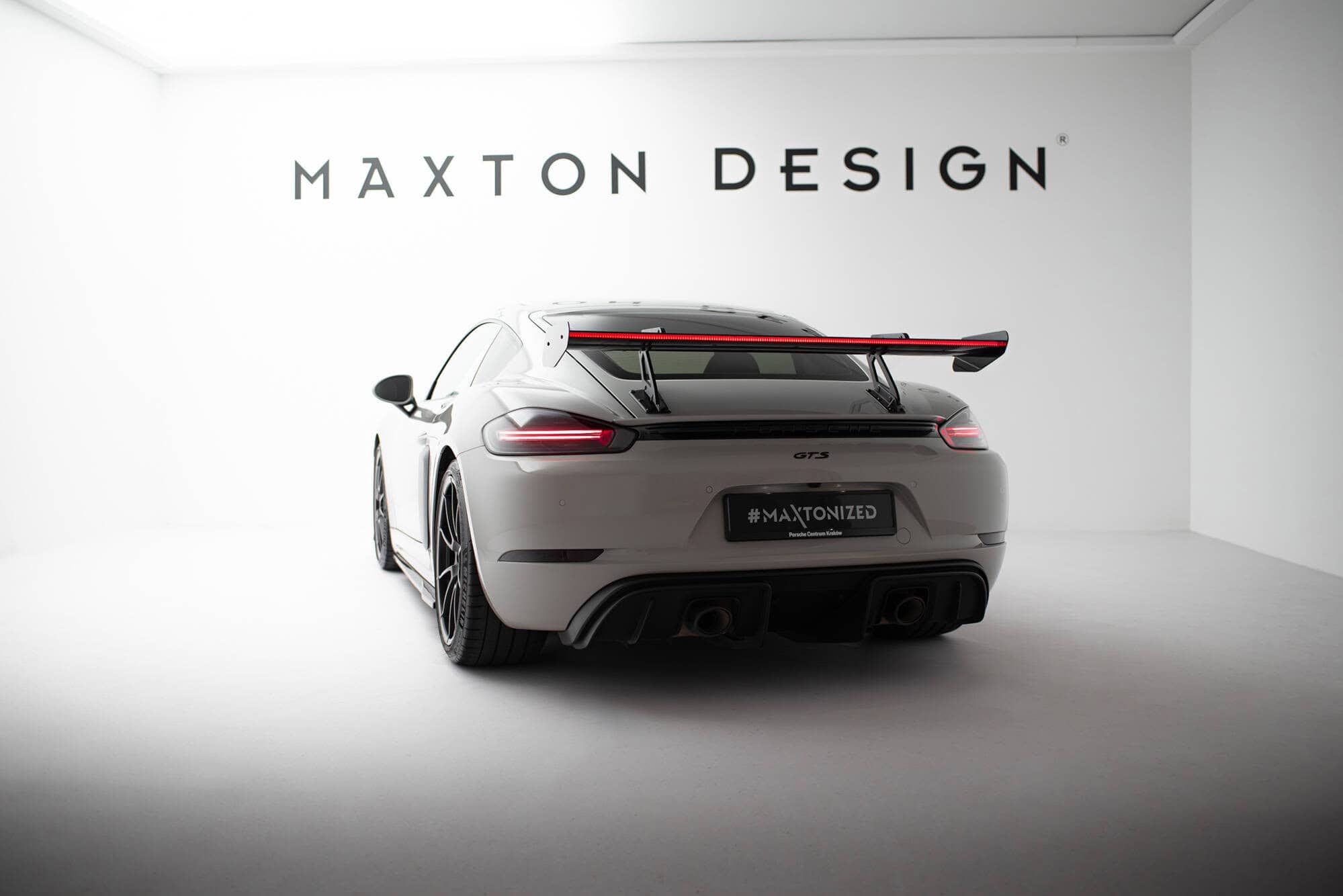 Maxton design prepreg carbon fibre spoiler v. 1 with upper swan mount + led for porsche 718 cayman 982c - image 2