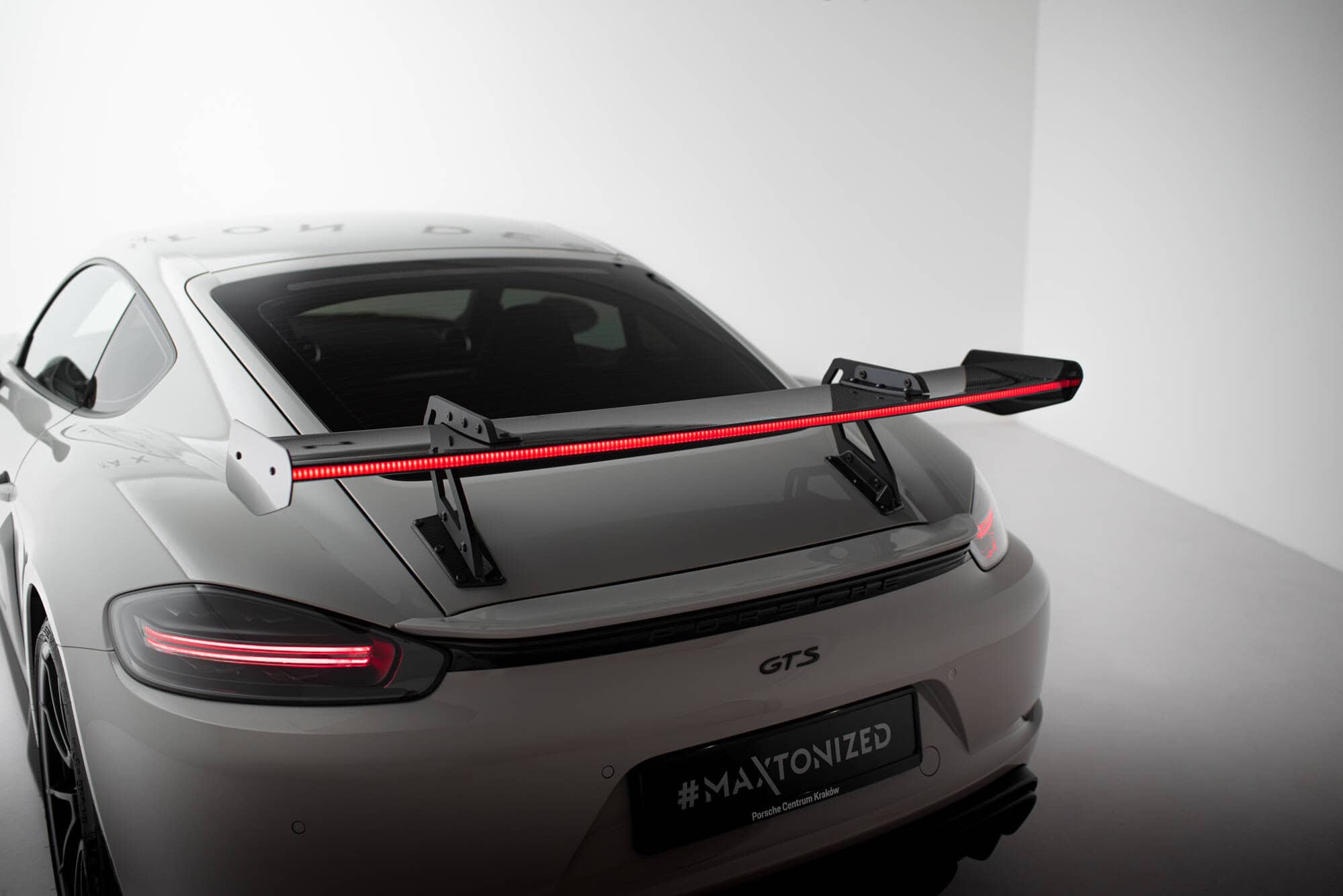 Maxton design prepreg carbon fibre spoiler v. 1 with upper swan mount + led for porsche 718 cayman 982c - image 5
