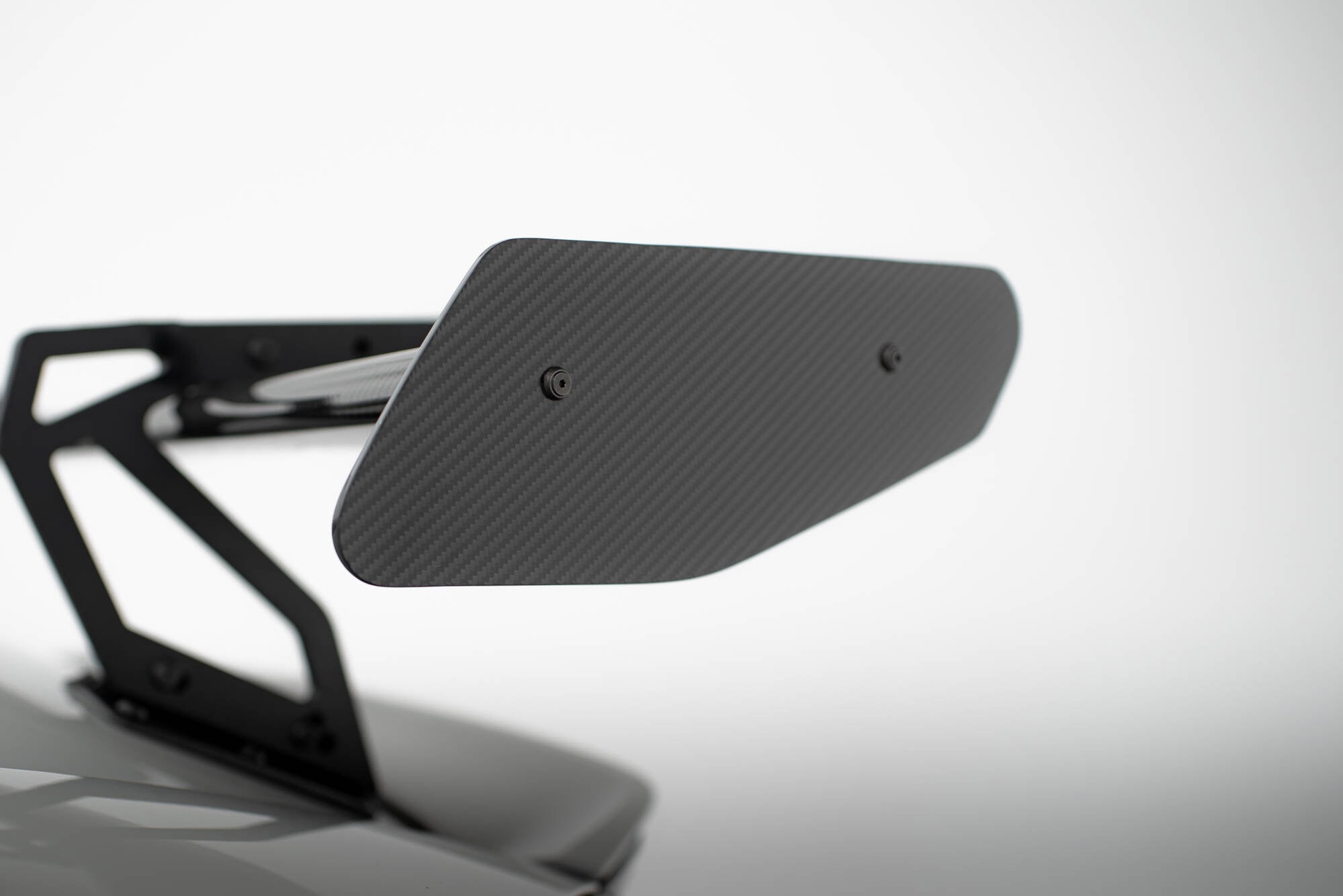 Maxton design prepreg carbon fibre spoiler with upper swan mounting v. 2 + led for porsche 718 cayman 982c - image 9