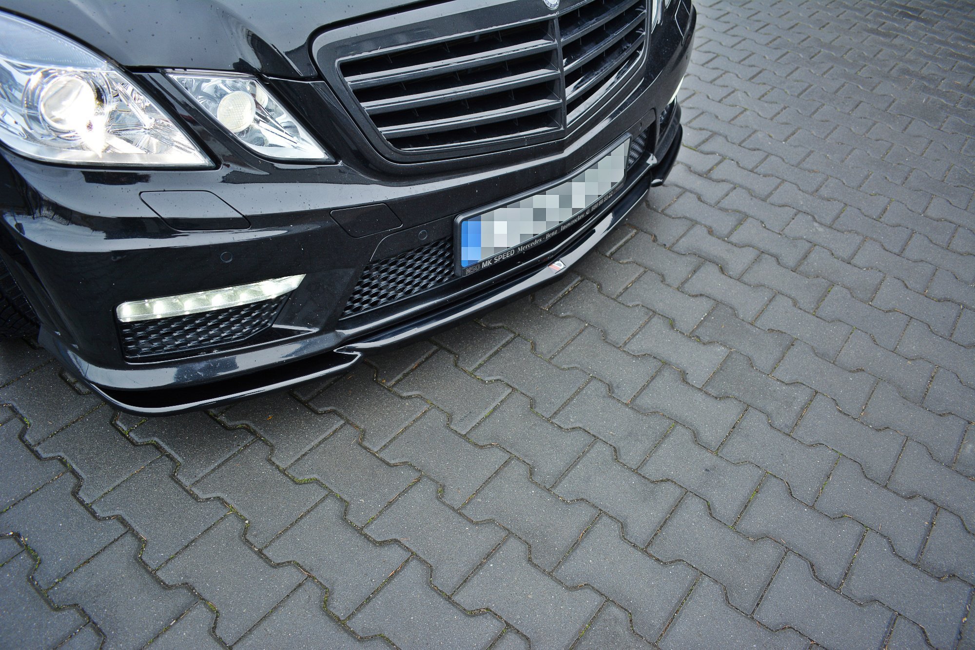 Maxton design gloss black front splitter v. 1 for mercedes-benz amg e63 w212 - image 4