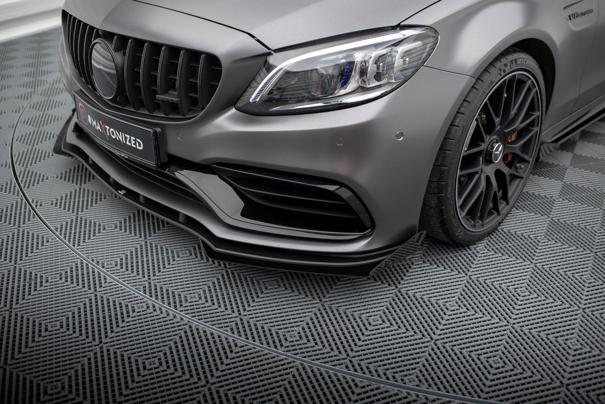 Maxton design gloss black front flaps for mercedes-benz amg c63 w205 lci - image 2
