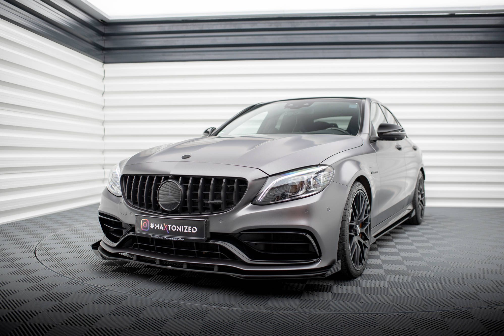 Maxton design gloss black front flaps for mercedes-benz amg c63 w205 lci - image 3