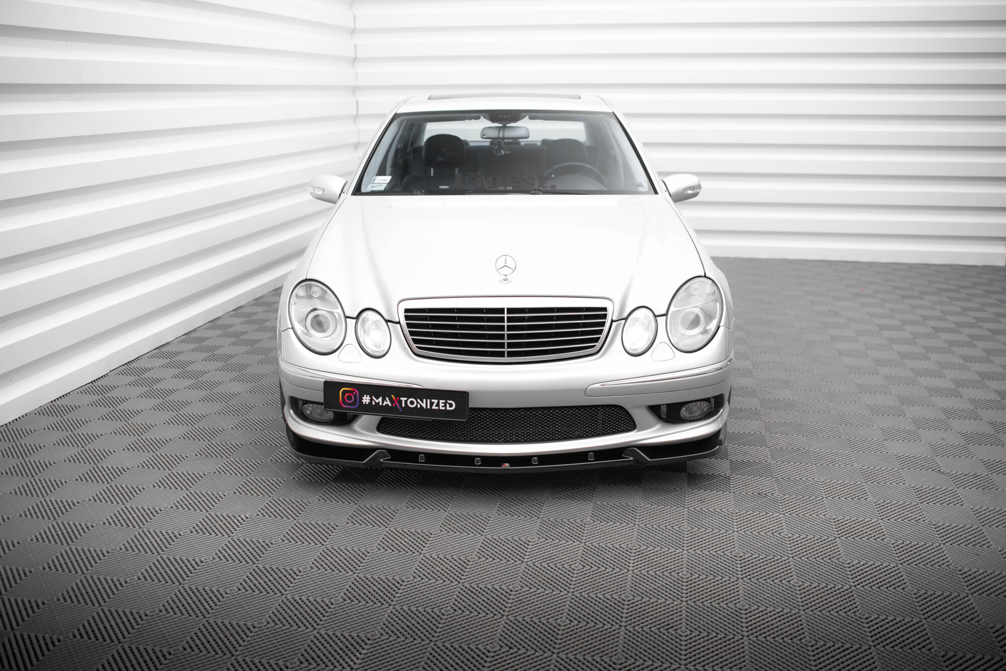 Maxton design gloss black front splitter for mercedes-benz amg e55 w211 - image 2