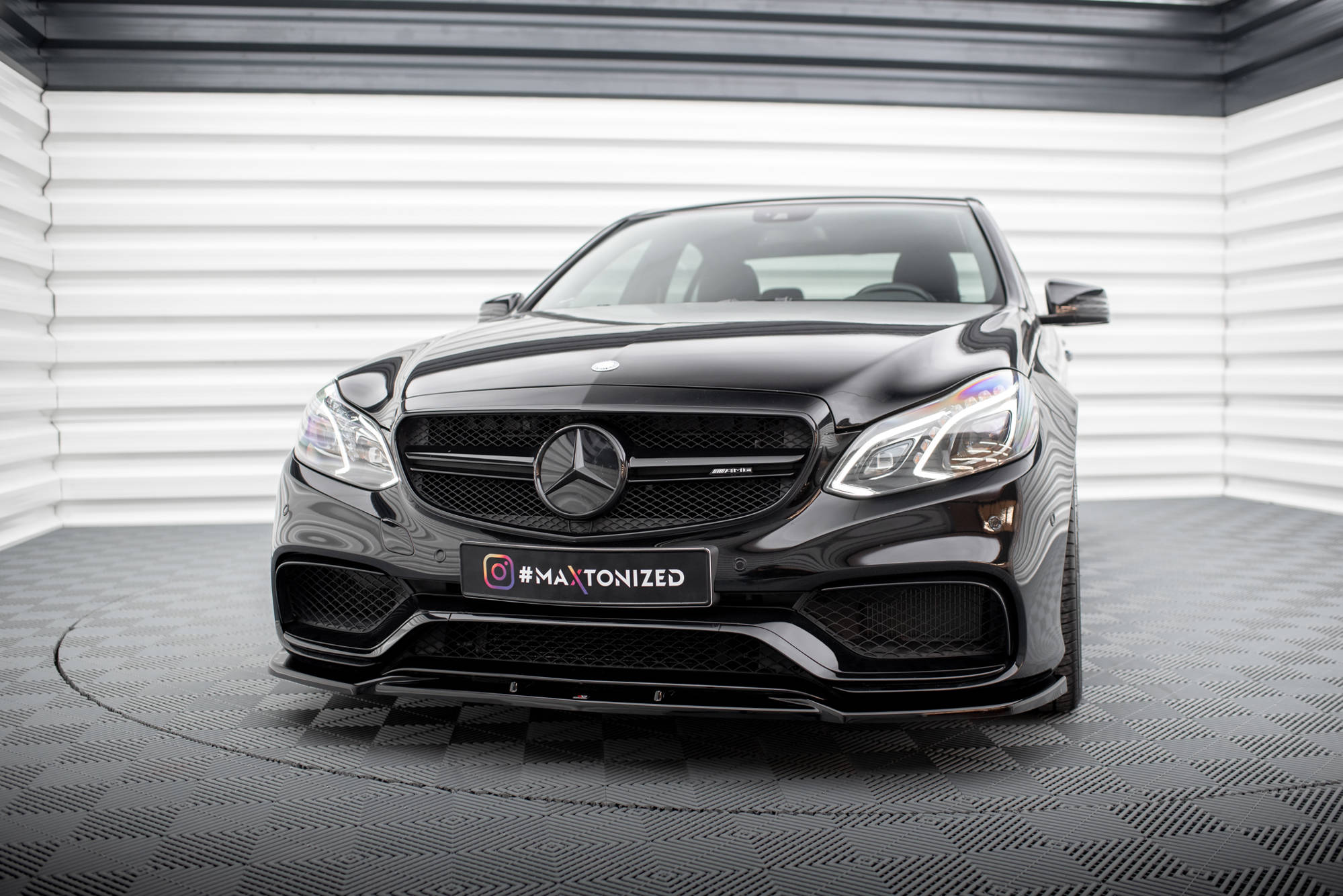 Maxton design gloss black front splitter for mercedes-benz amg e63 w212 lci - image 4