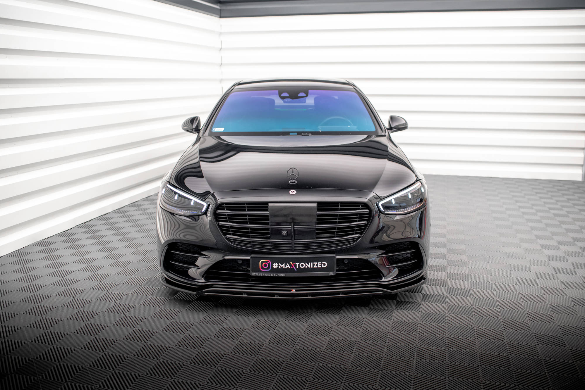 Maxton design gloss black front splitter for mercedes-benz amg w223 - image 2
