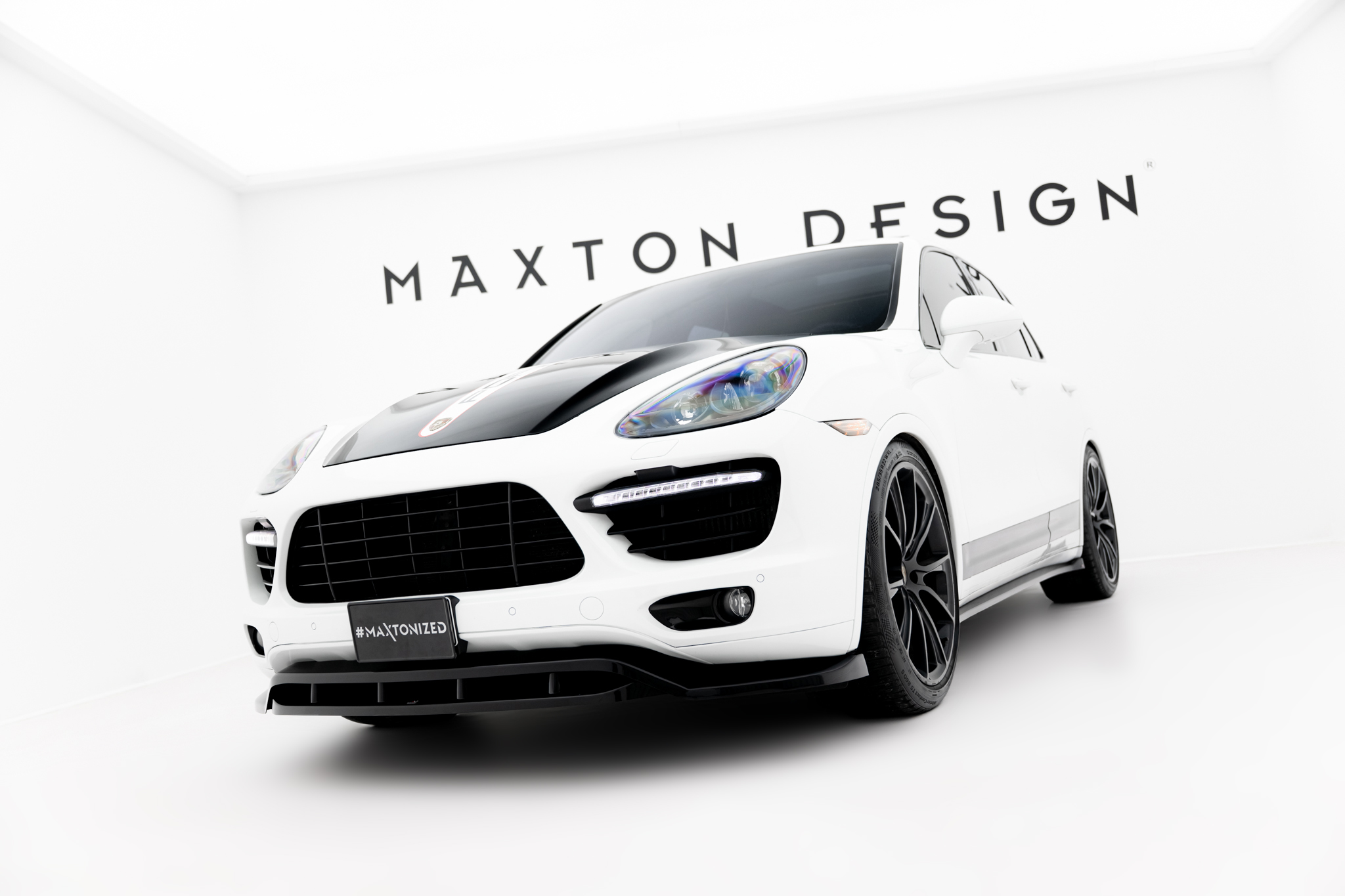 Maxton design gloss black front splitter for porsche cayenne 92a mk2 - image 4