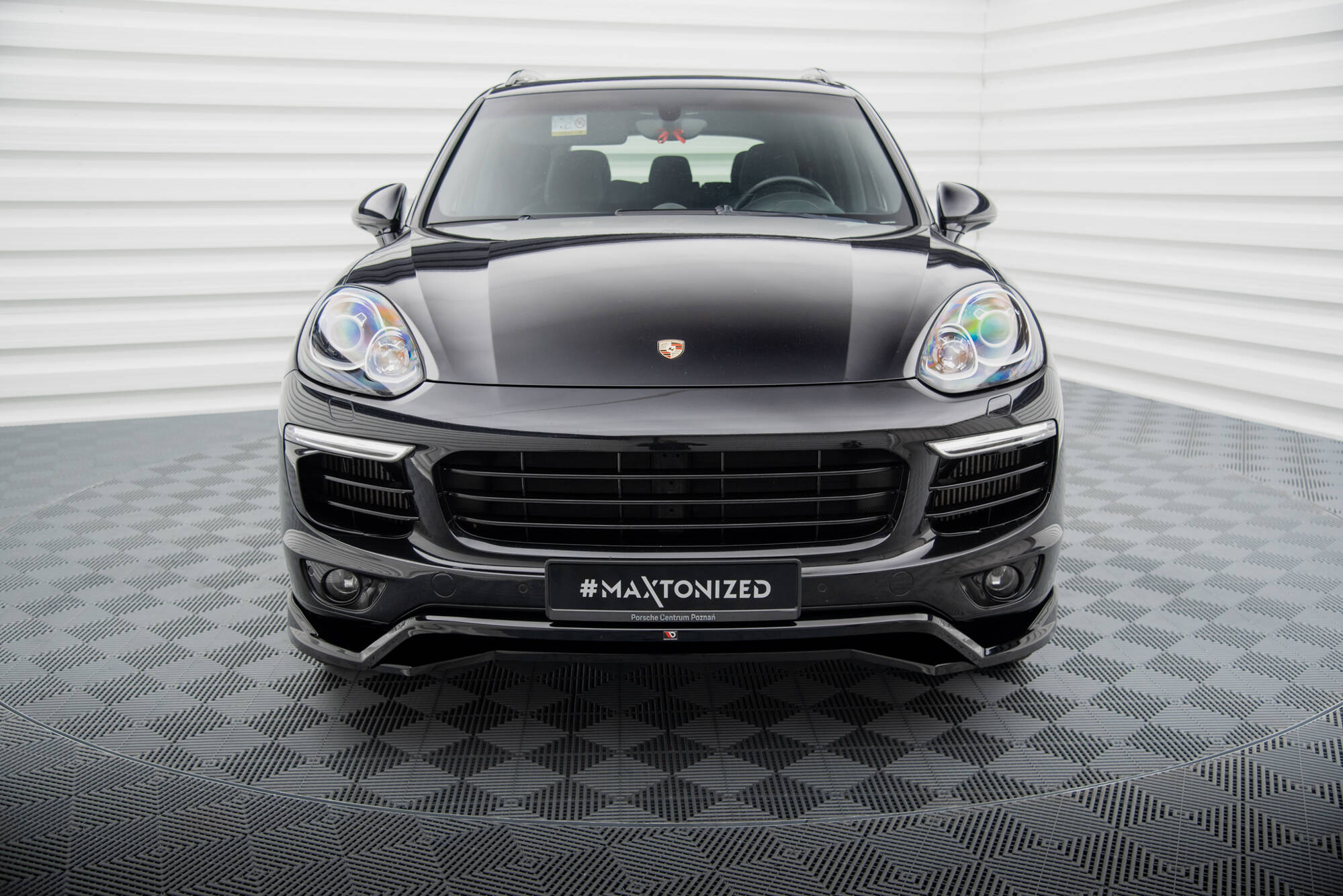 Maxton design gloss black front splitter for porsche cayenne 92a mk2 facelift - image 2