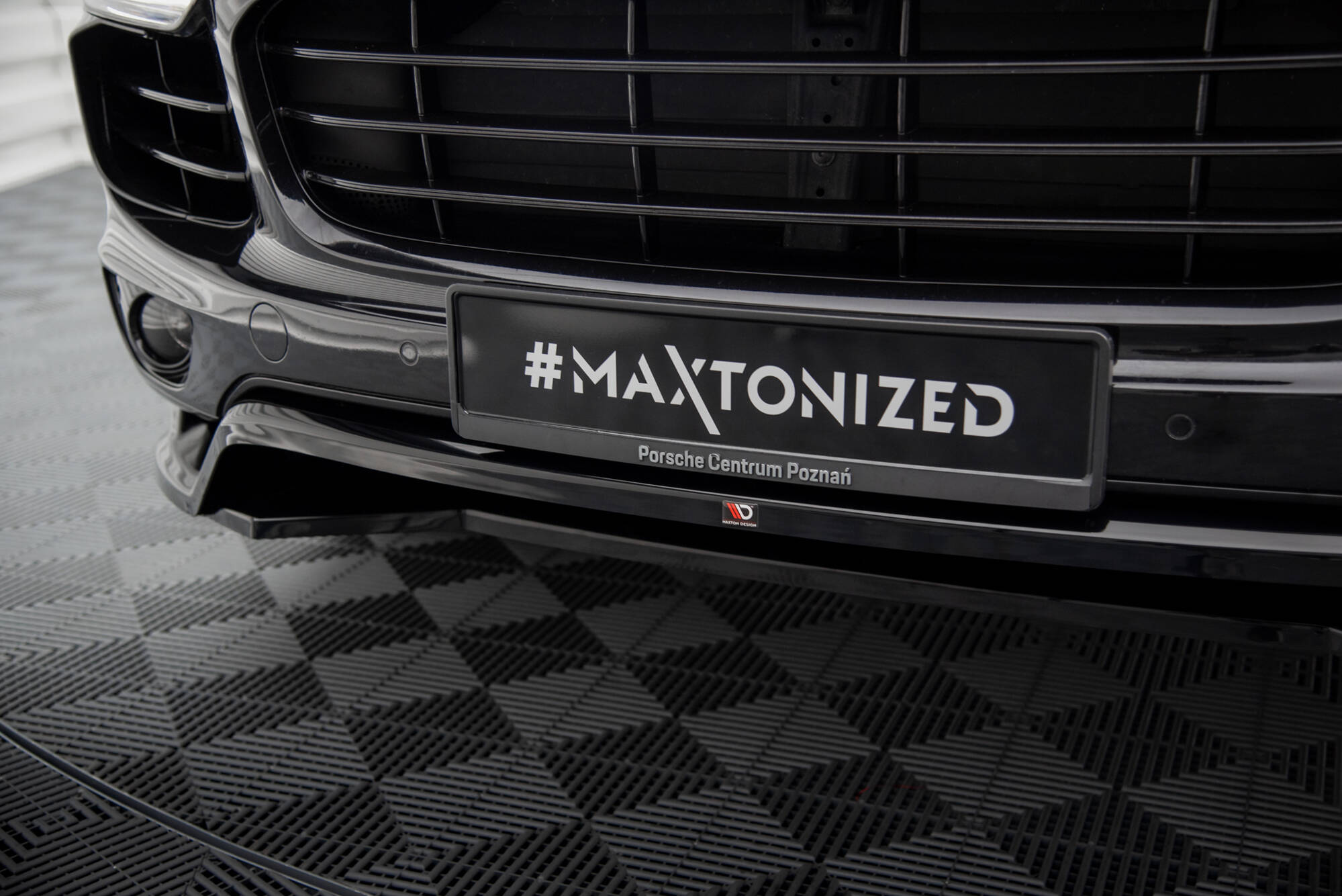Maxton design gloss black front splitter for porsche cayenne 92a mk2 facelift - image 4