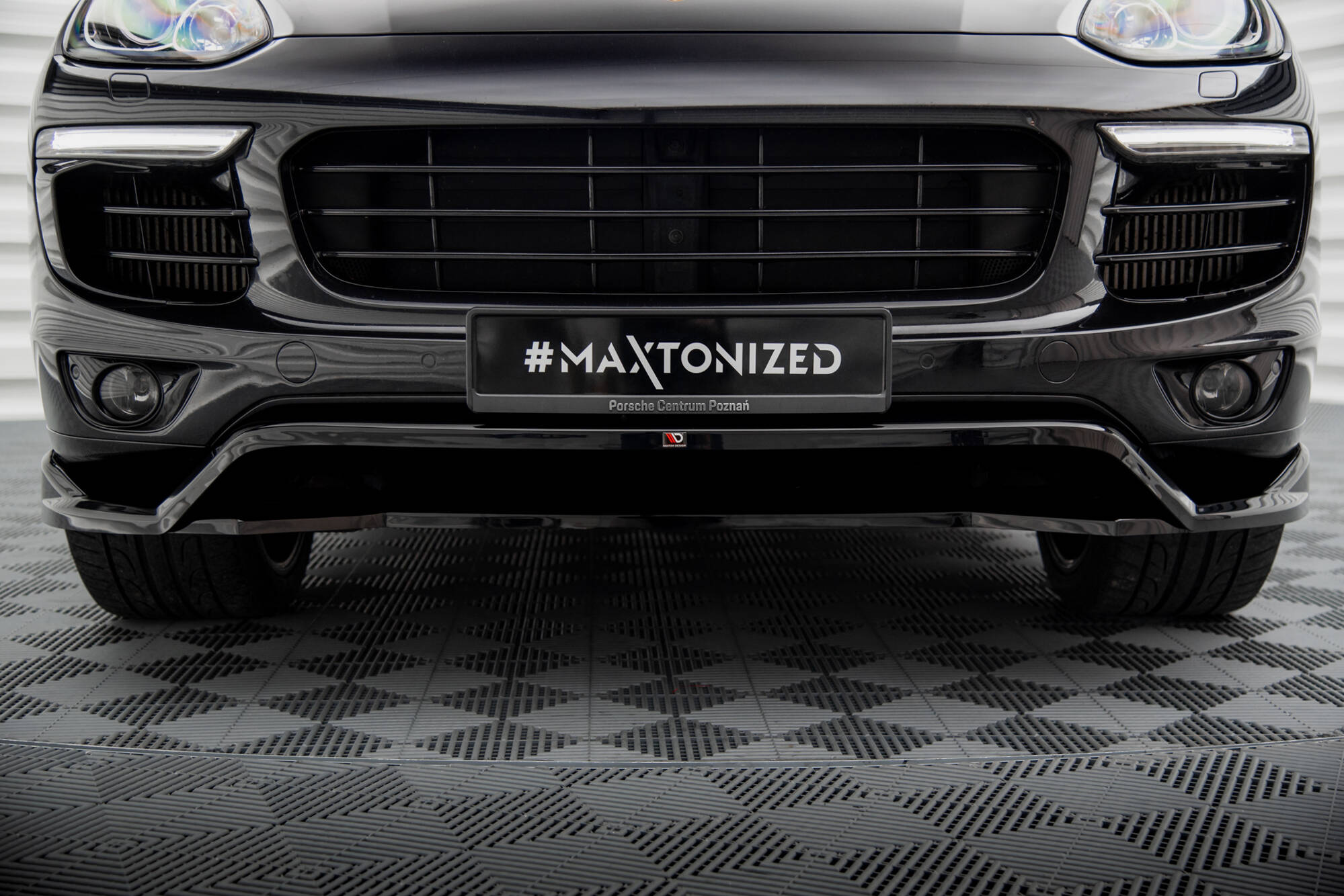 Maxton design gloss black front splitter for porsche cayenne 92a mk2 facelift - image 5