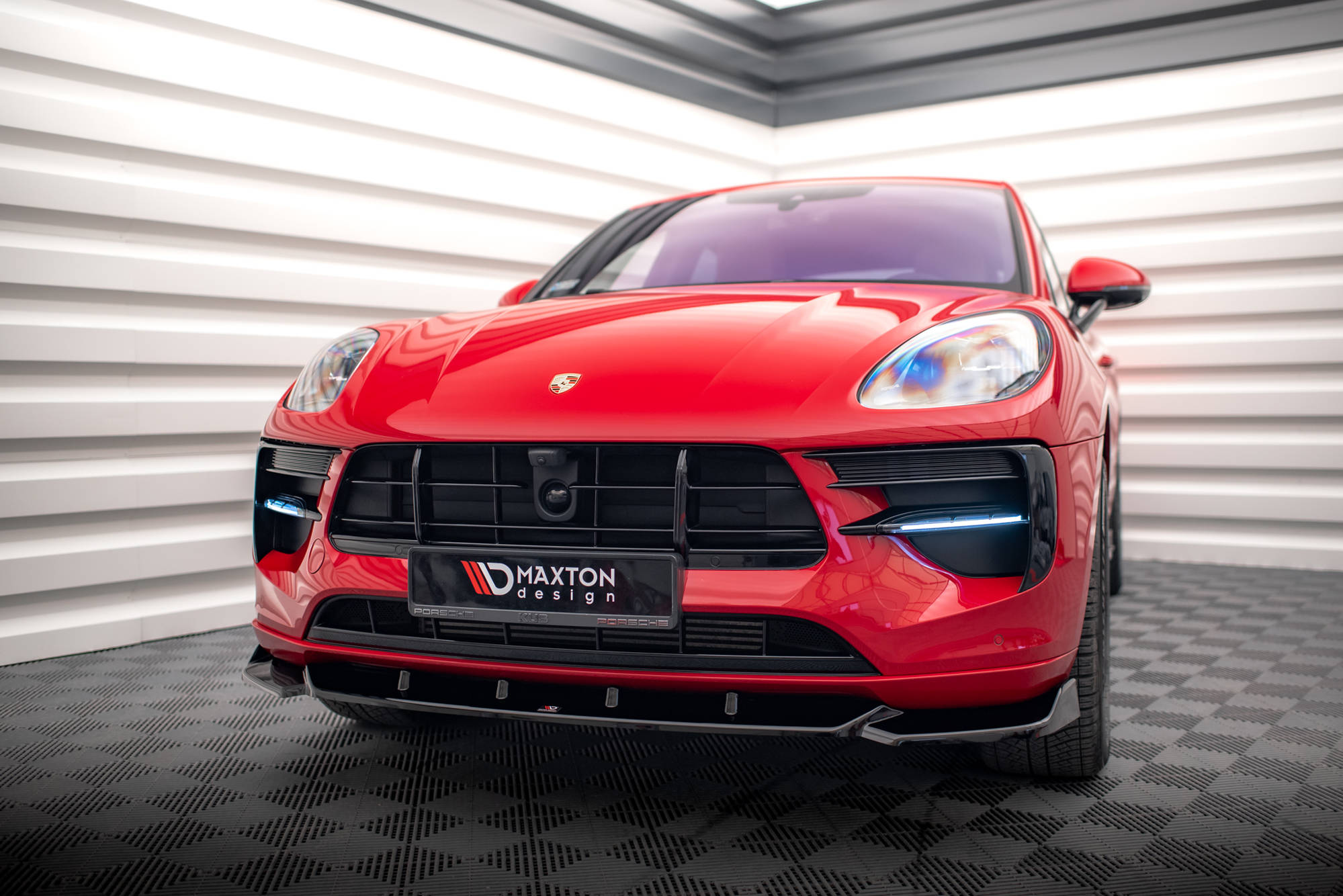 Maxton design gloss black sport style front splitter v. 1 for porsche macan 95b gts mk1 facelift - image 4