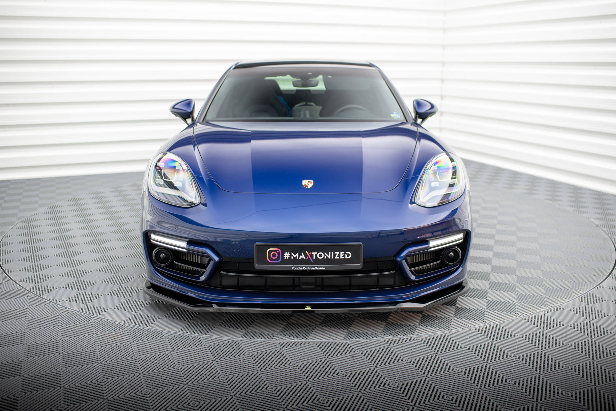 Maxton design gloss black front splitter v. 1 for porsche panamera 971 e-hybrid facelift - image 2