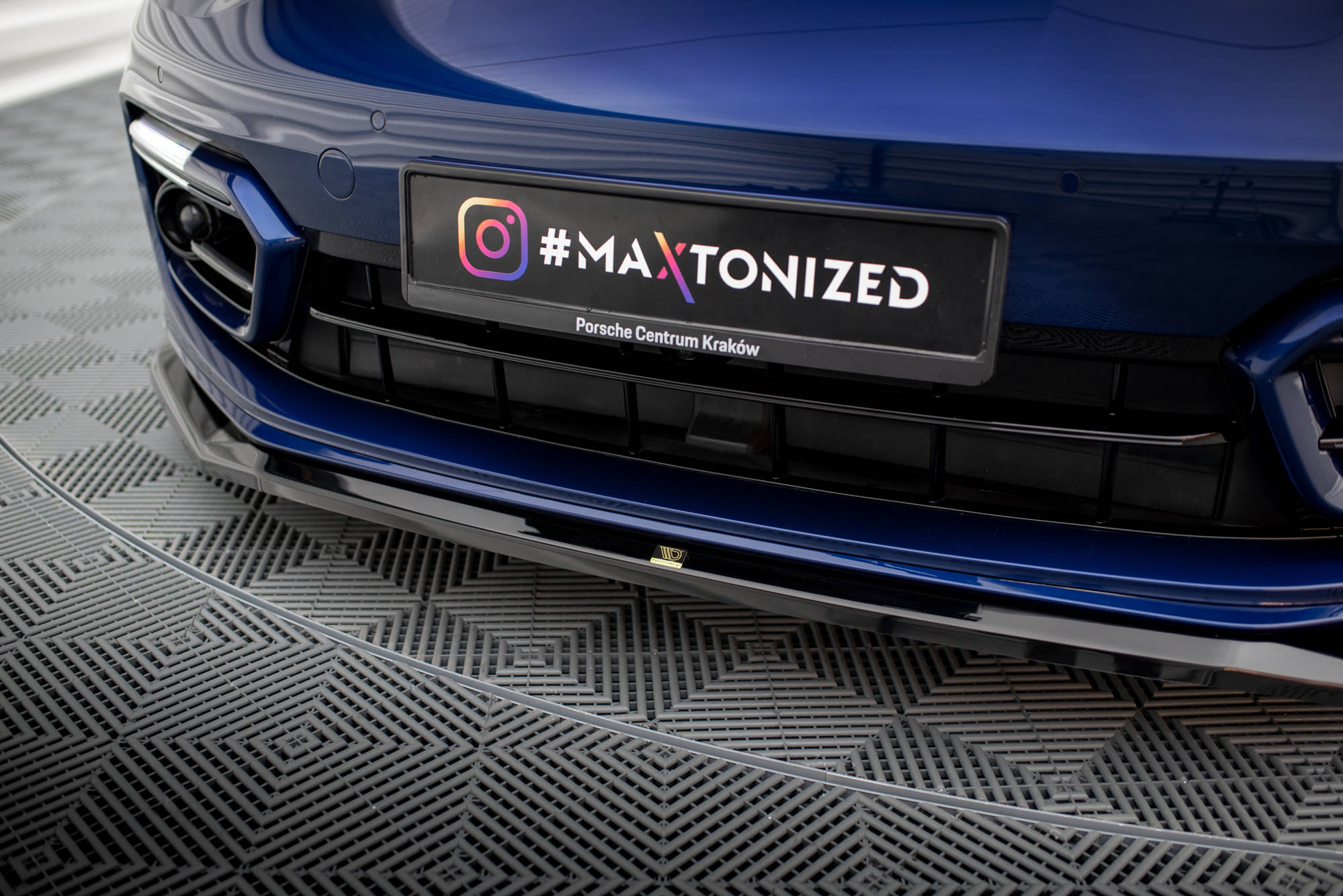 Maxton design gloss black front splitter v. 1 for porsche panamera 971 e-hybrid facelift - image 3