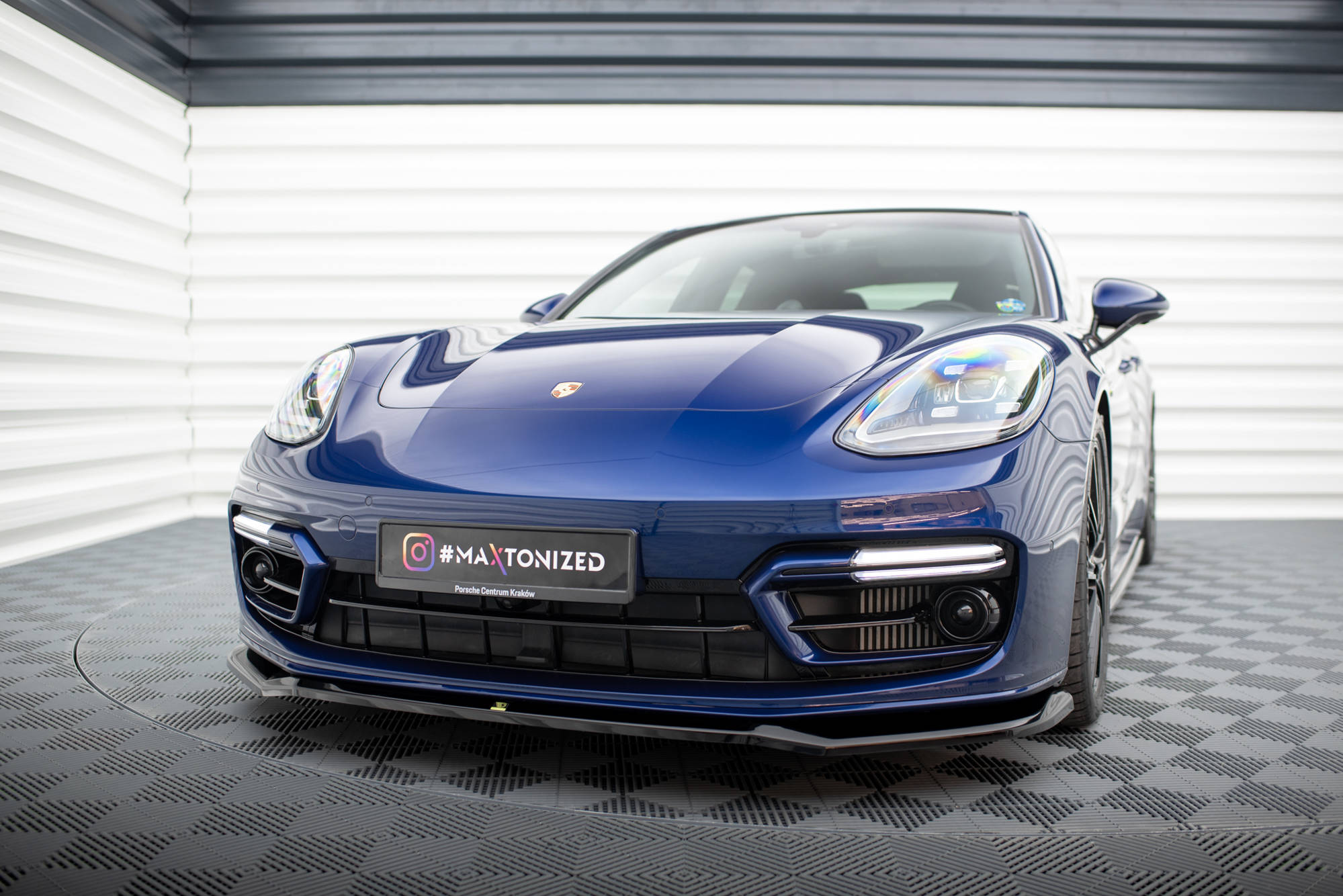 Maxton design gloss black front splitter v. 1 for porsche panamera 971 e-hybrid facelift - image 4