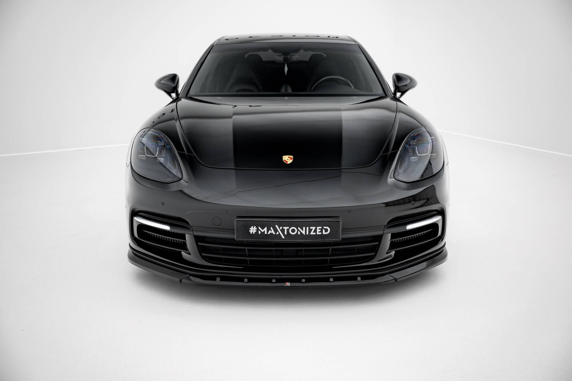 Maxton design gloss black front splitter v. 1 for porsche panamera 971 e-hybrid 4s - image 2