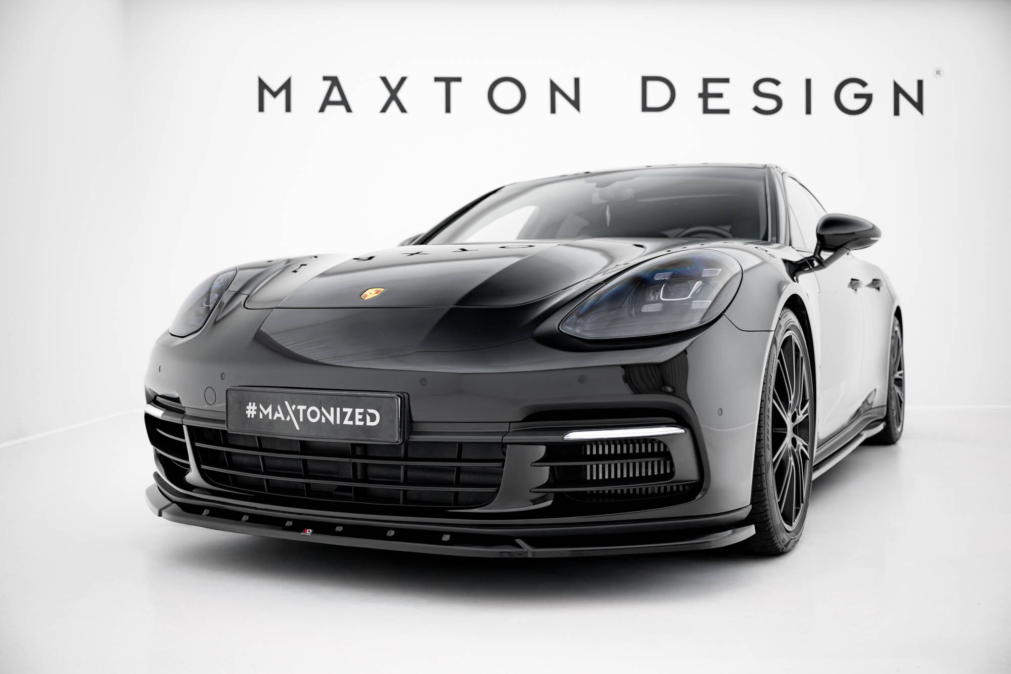 Maxton design gloss black front splitter v. 1 for porsche panamera 971 e-hybrid 4s - image 3