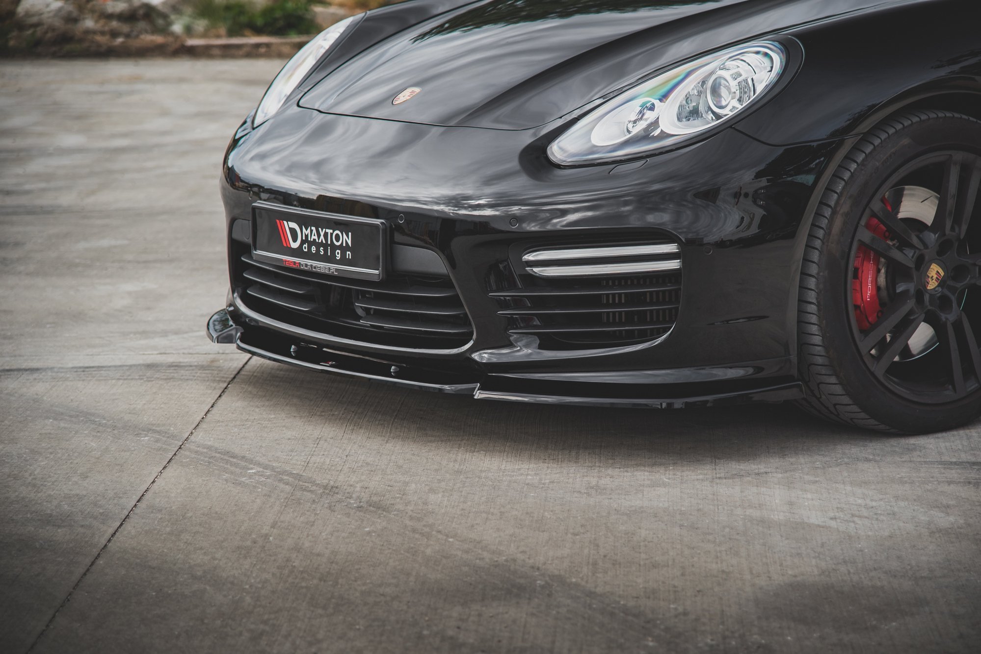 Maxton design gloss black front splitter v. 1 for porsche panamera turbo 970 facelift - image 2