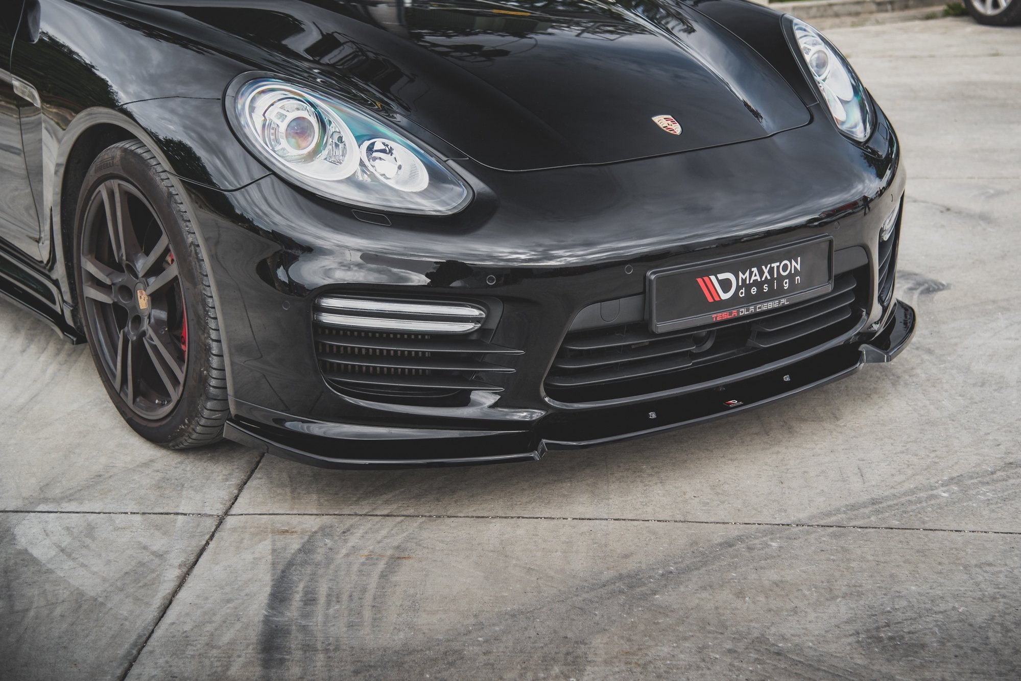Maxton design gloss black front splitter v. 1 for porsche panamera turbo 970 facelift - image 4