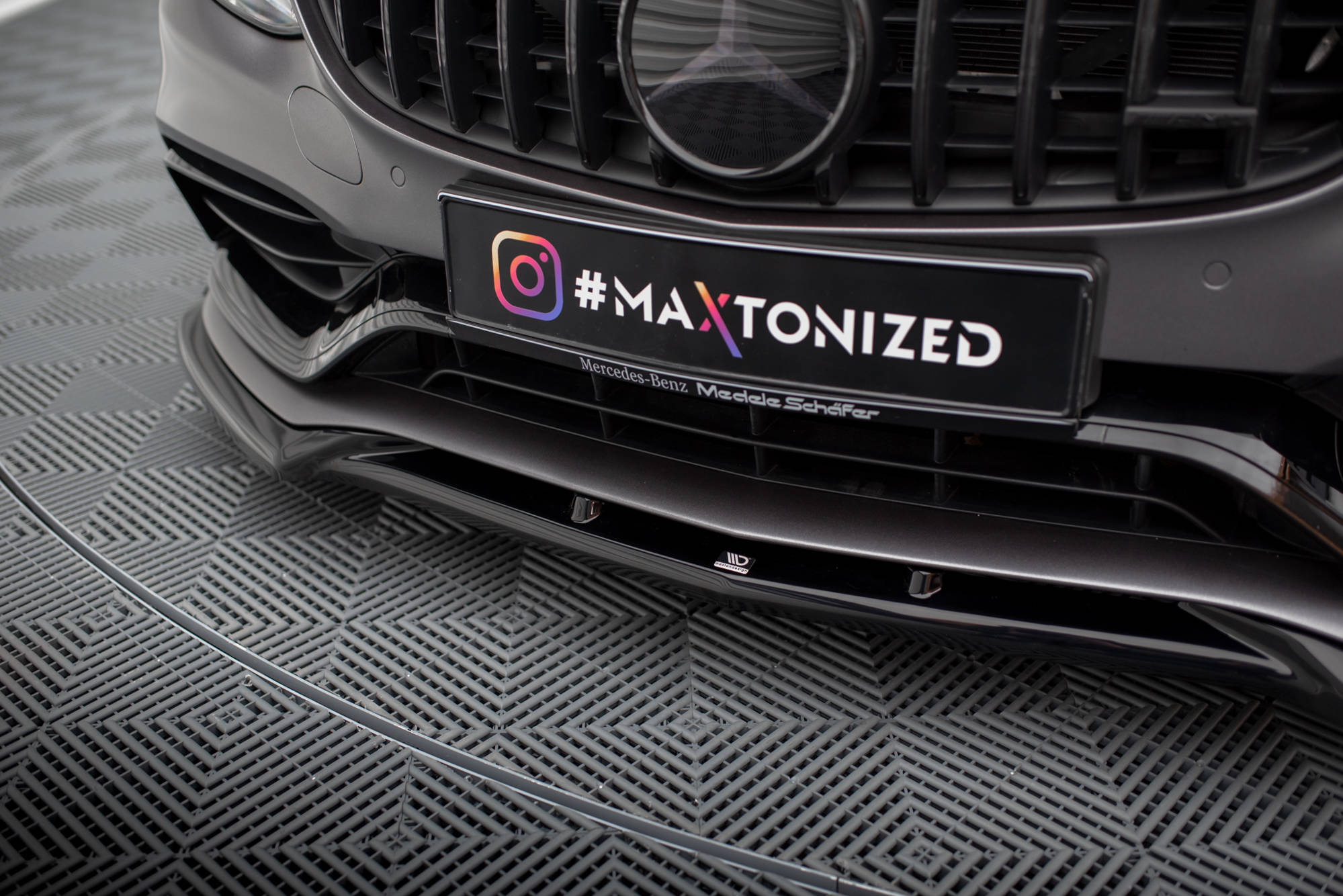 Maxton design gloss black front splitter v. 2 for mercedes-benz amg c63 w205 lci - image 4
