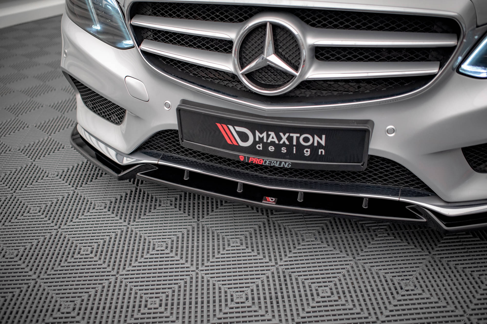 Maxton design gloss black front splitter v. 2 for mercedes-benz amg w212 lci - image 3