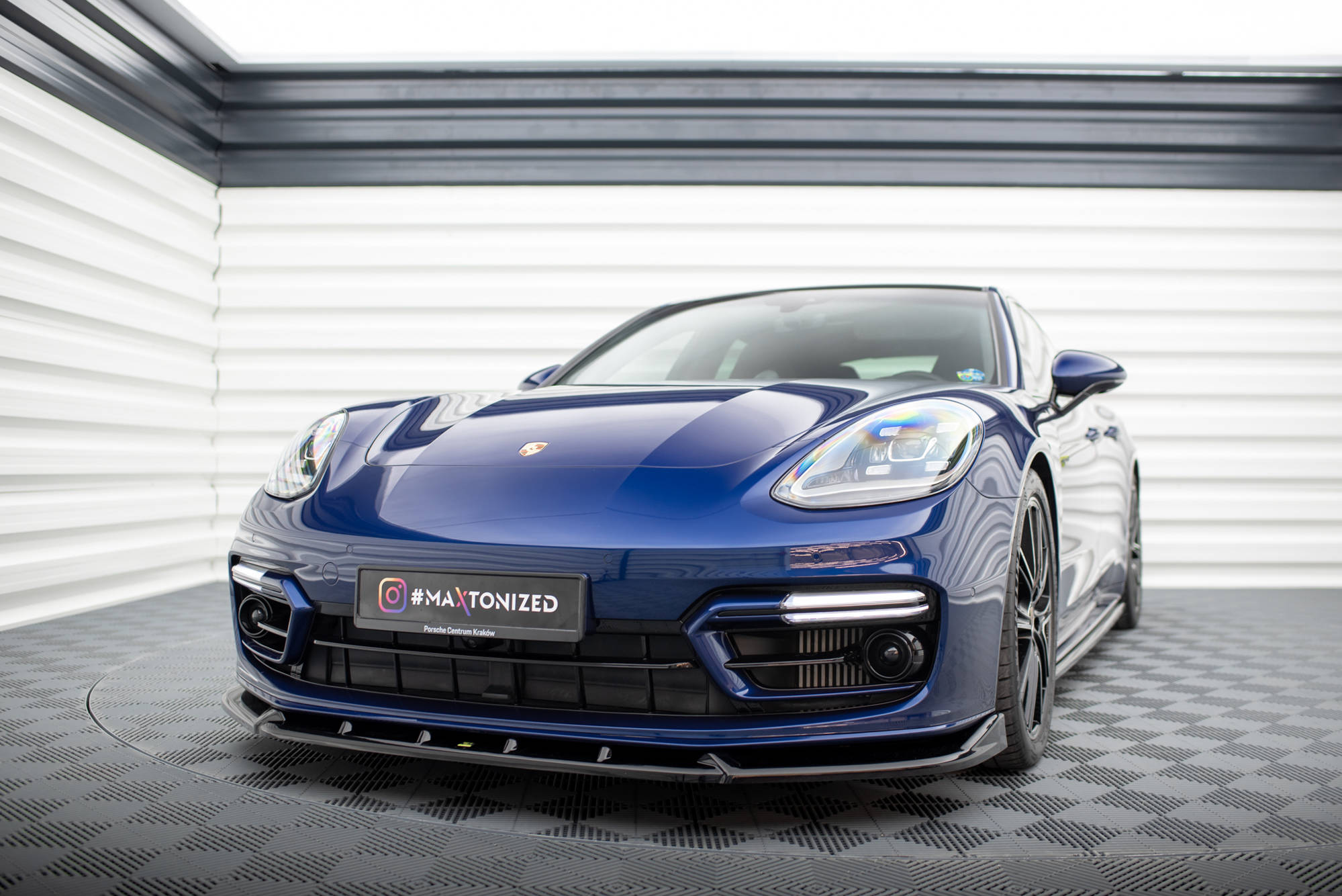Maxton design gloss black front splitter v. 2 for porsche panamera 971 e-hybrid facelift - image 3