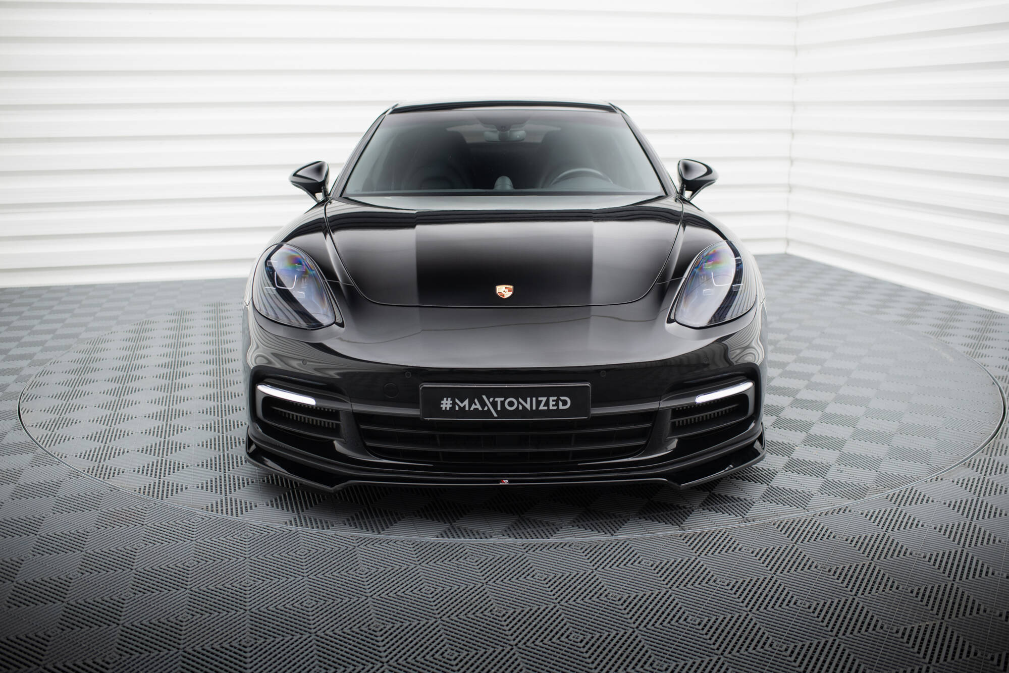 Maxton design gloss black front splitter v. 2 for porsche panamera 971 e-hybrid 4s - image 2