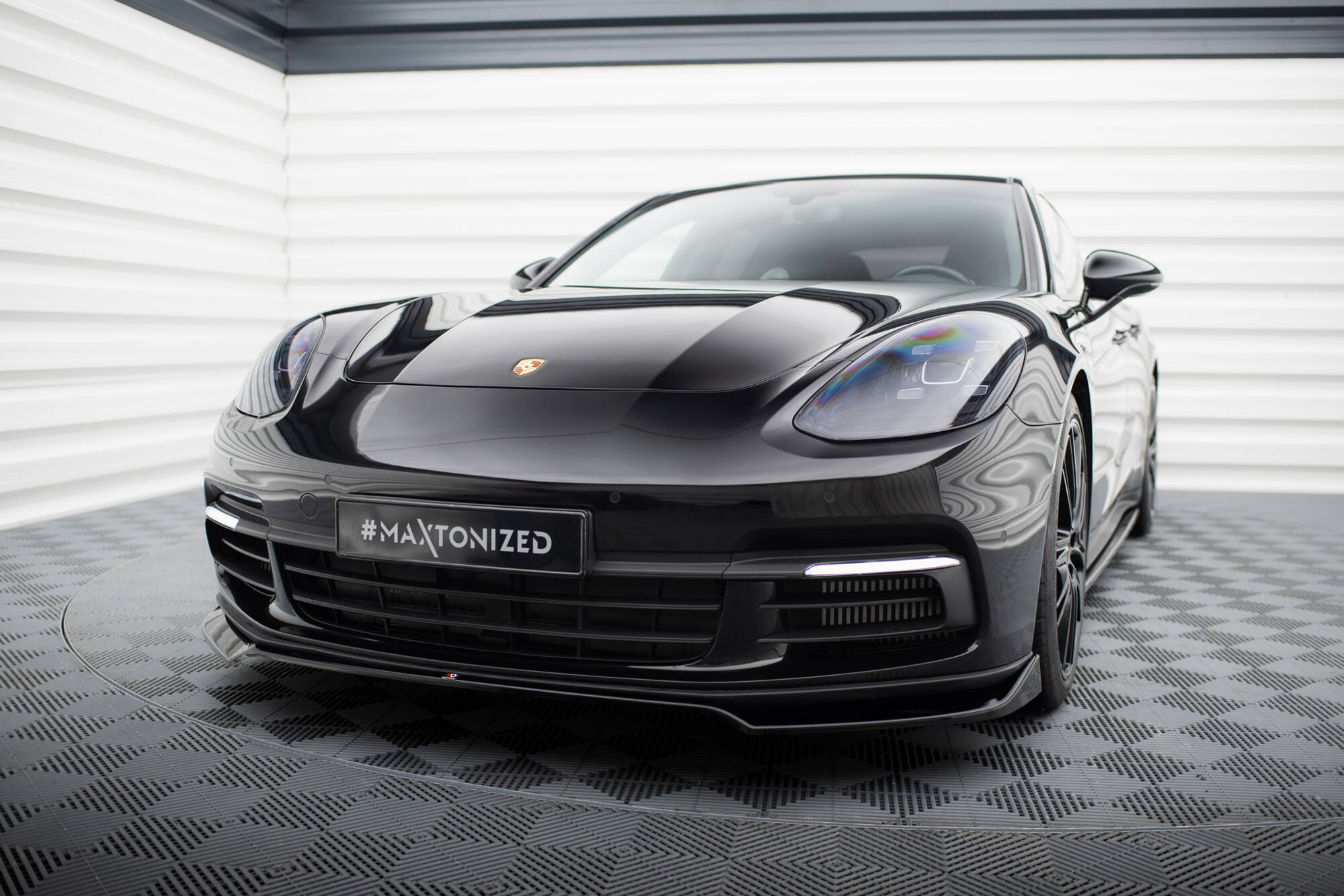 Maxton design gloss black front splitter v. 2 for porsche panamera 971 e-hybrid 4s - image 3