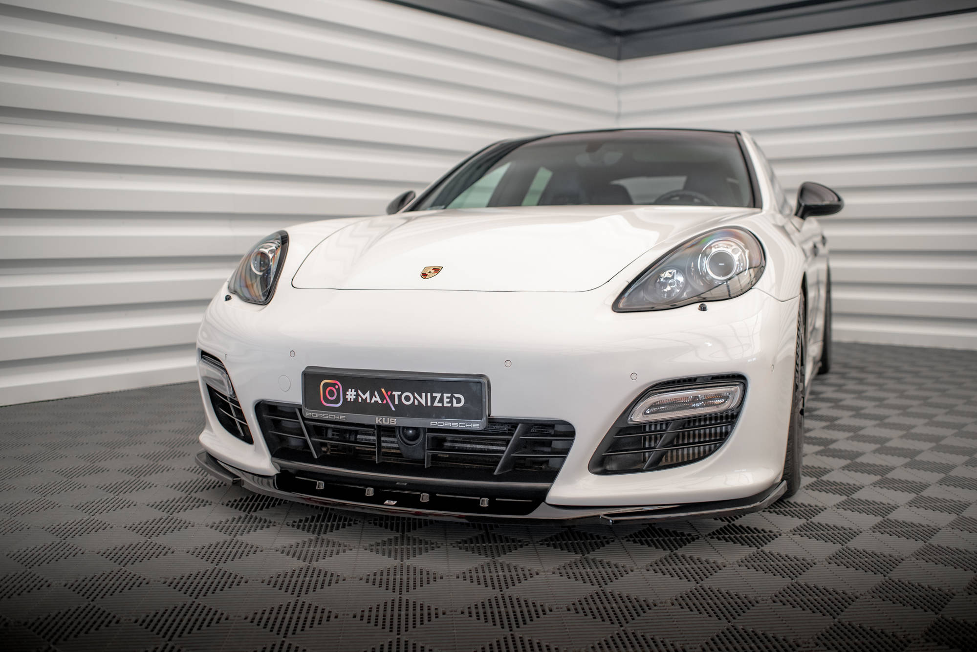 Maxton design gloss black sport style front splitter v. 2 for porsche panamera 970 turbo - image 3