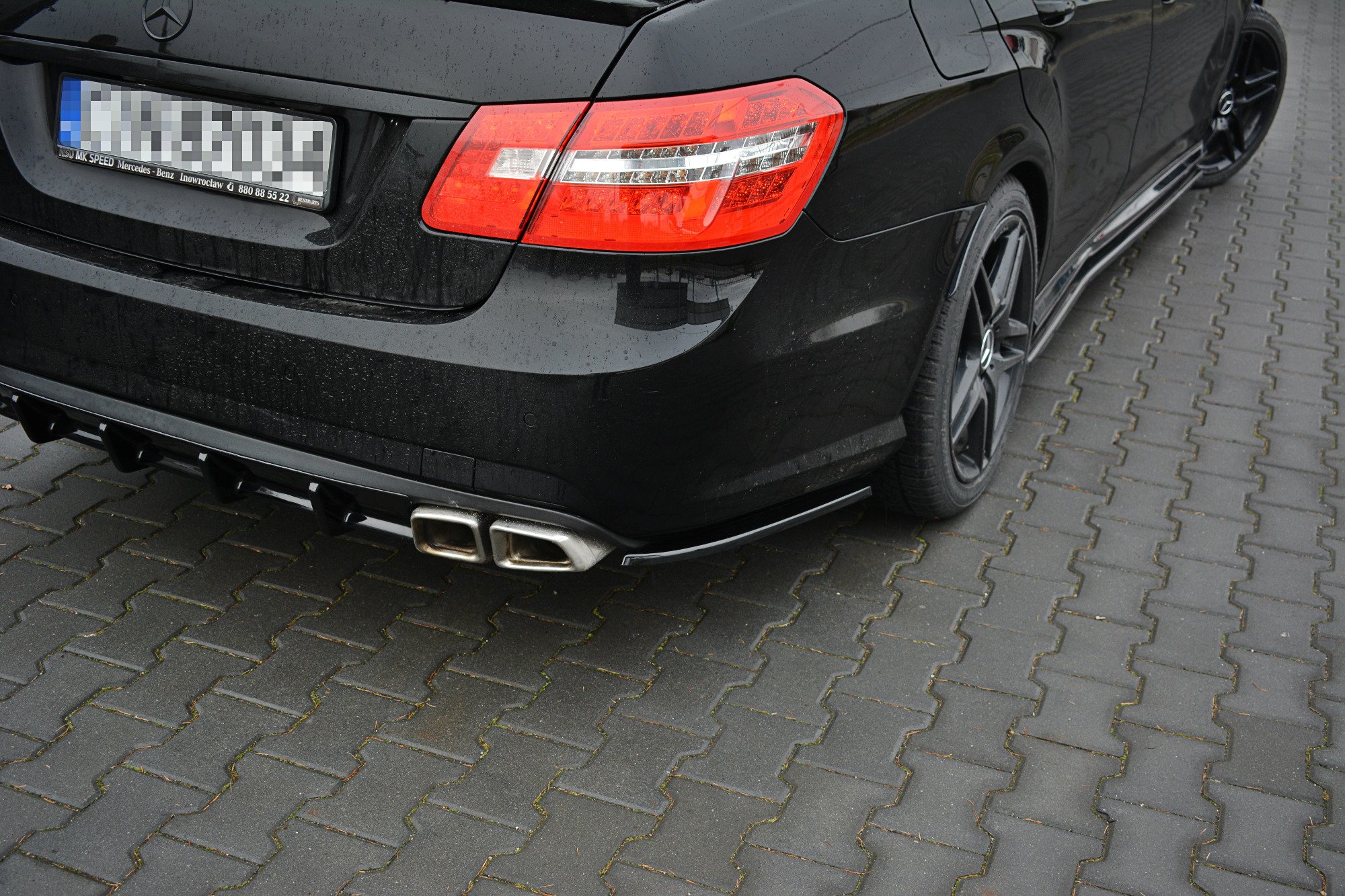 Maxton design gloss black rear corner splitters for mercedes-benz e63 amg w212 - image 2