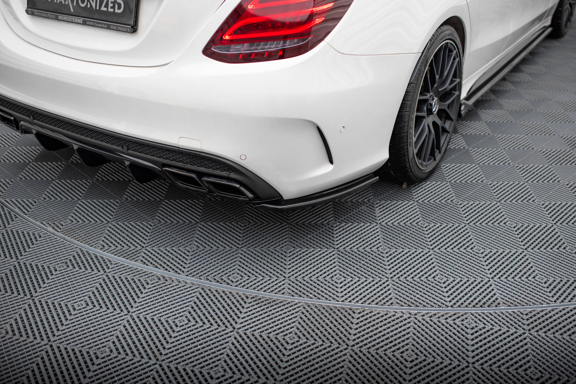 Maxton design gloss black rear corner splitters for mercedes-benz amg c63 s205 - image 3