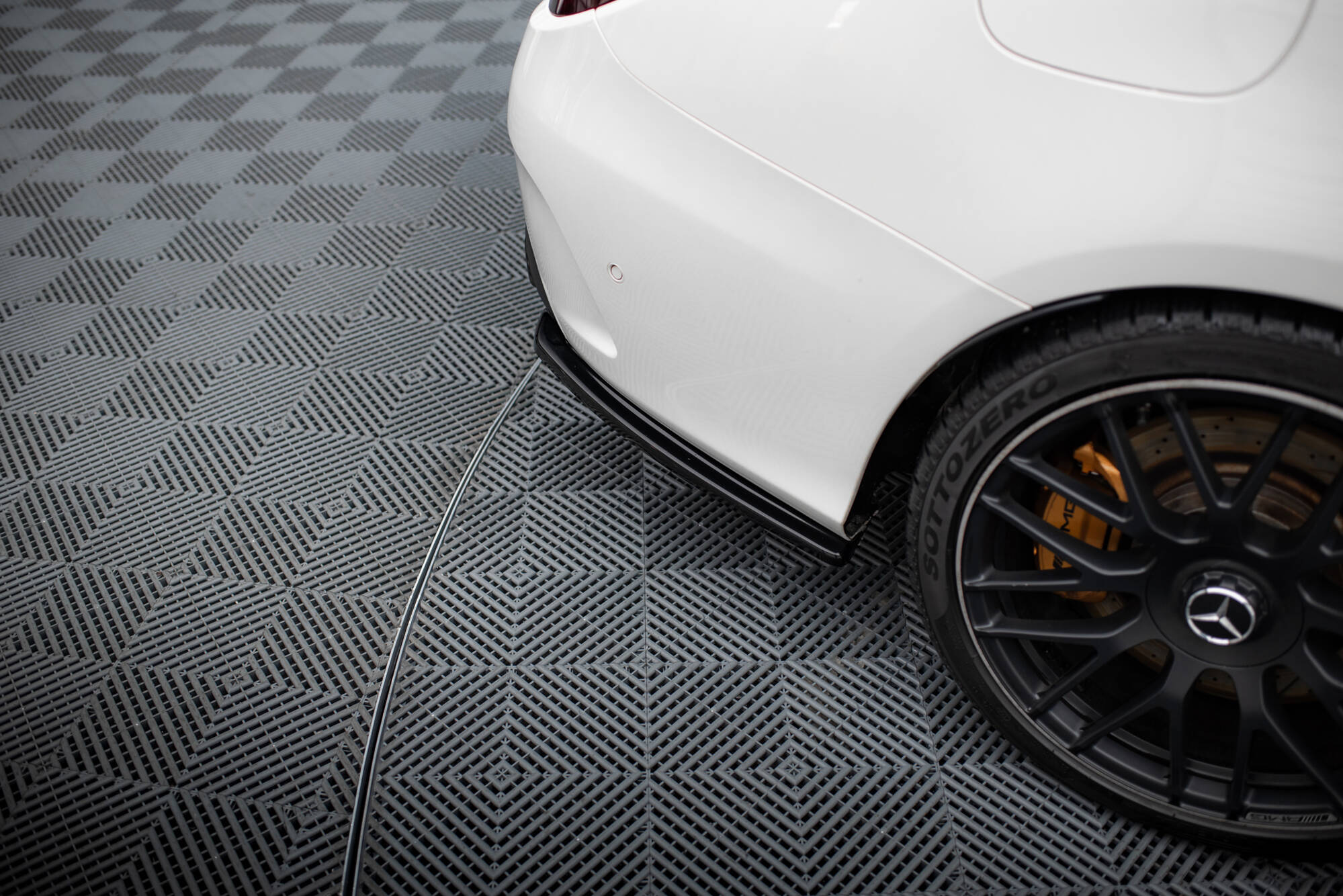 Maxton design gloss black rear corner splitters for mercedes-benz amg c63 s205 - image 4