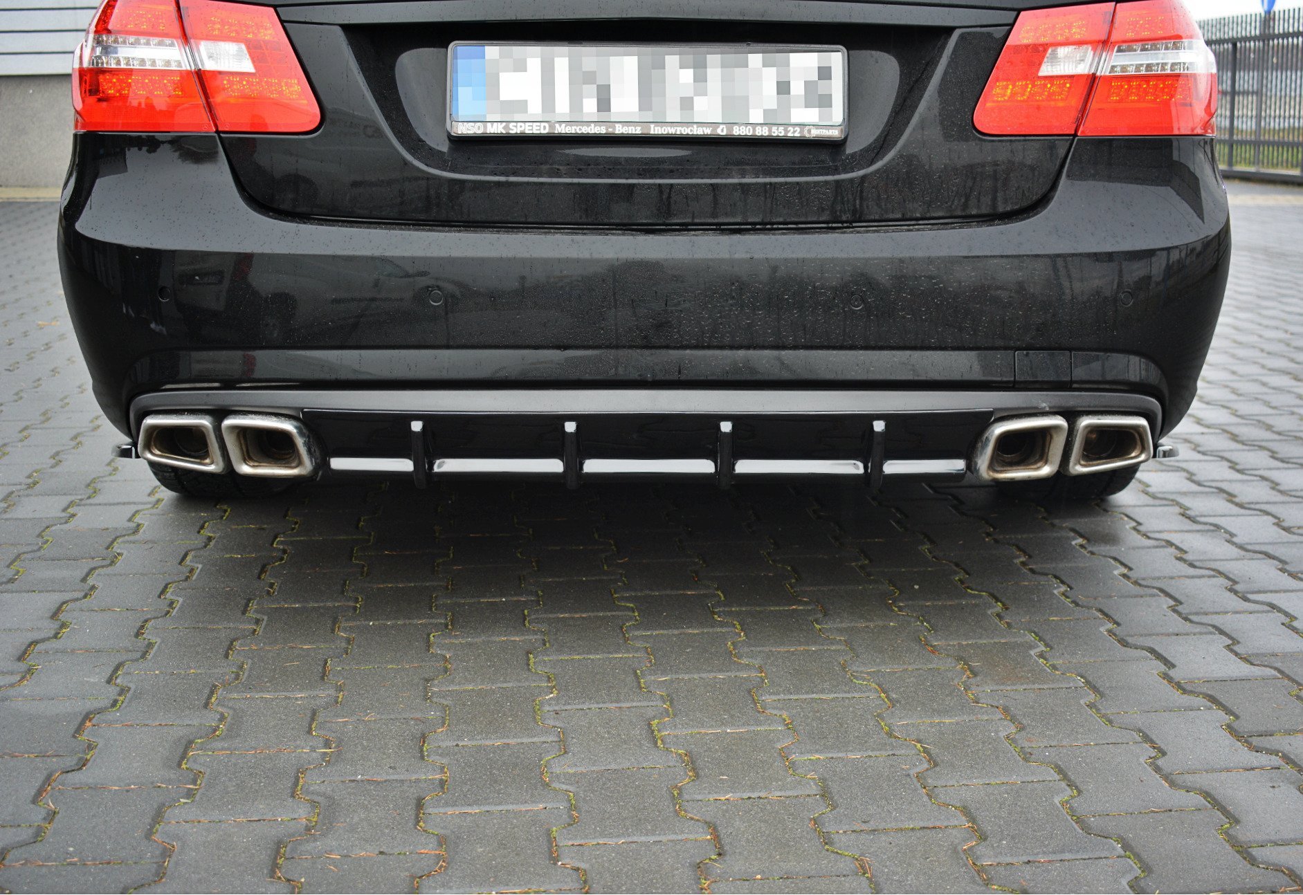 Maxton design gloss black rear diffuser for mercedes-benz amg e63 w212 - image 3