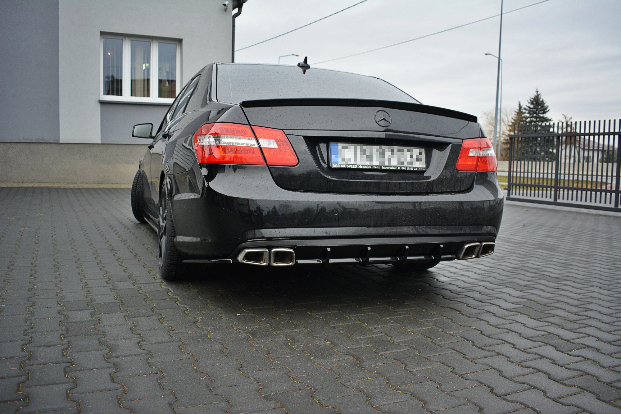 Maxton design gloss black rear diffuser for mercedes-benz amg e63 w212 - image 2