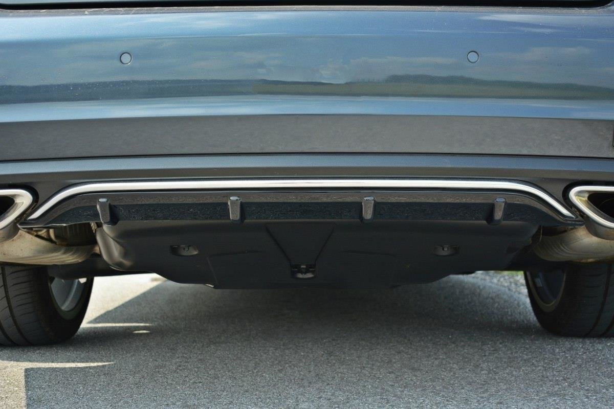 Maxton design gloss black rear diffuser for mercedes-benz c207 lci - image 3
