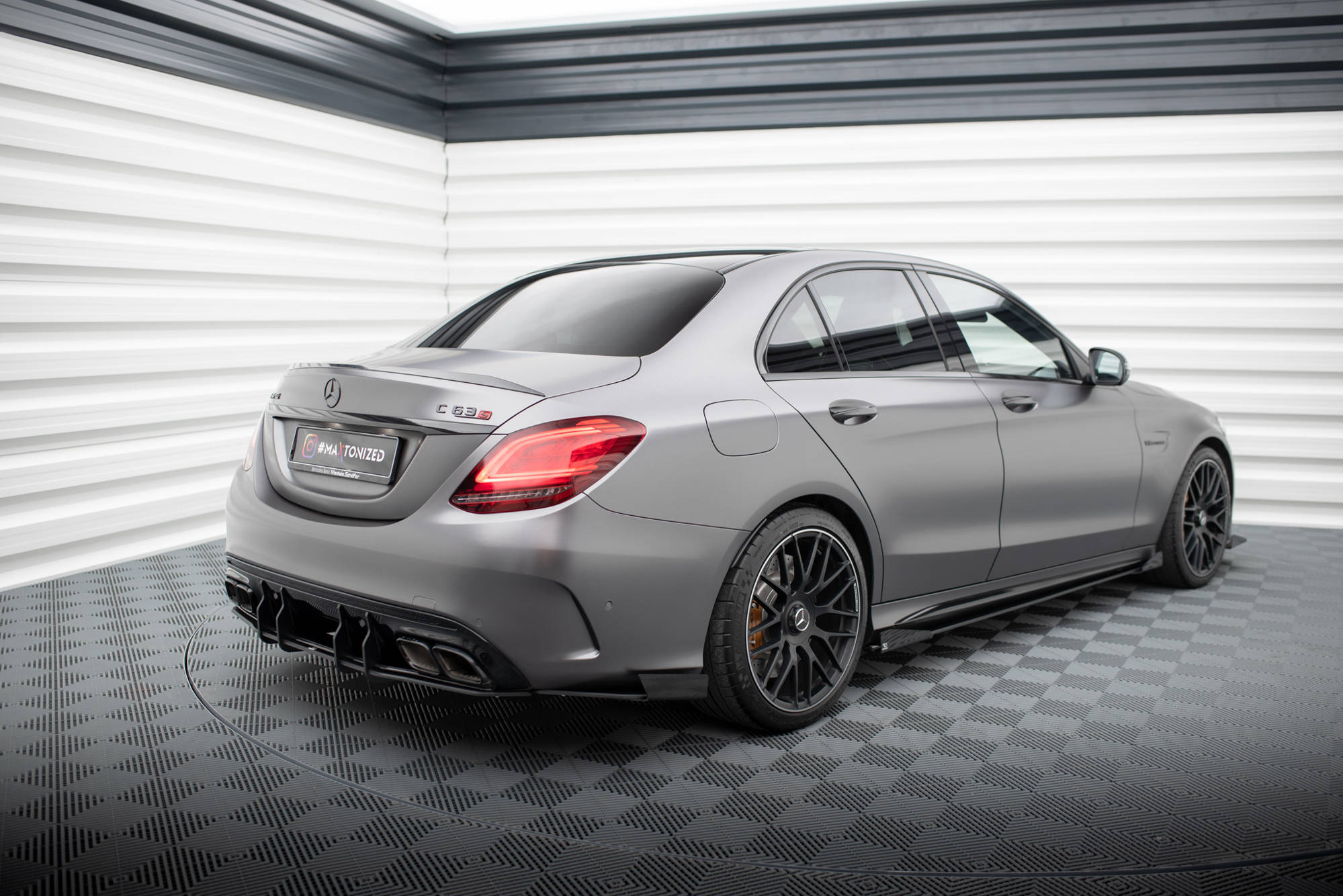 Maxton design gloss black rear side flaps for mercedes-benz amg c63 w205 lci - image 2