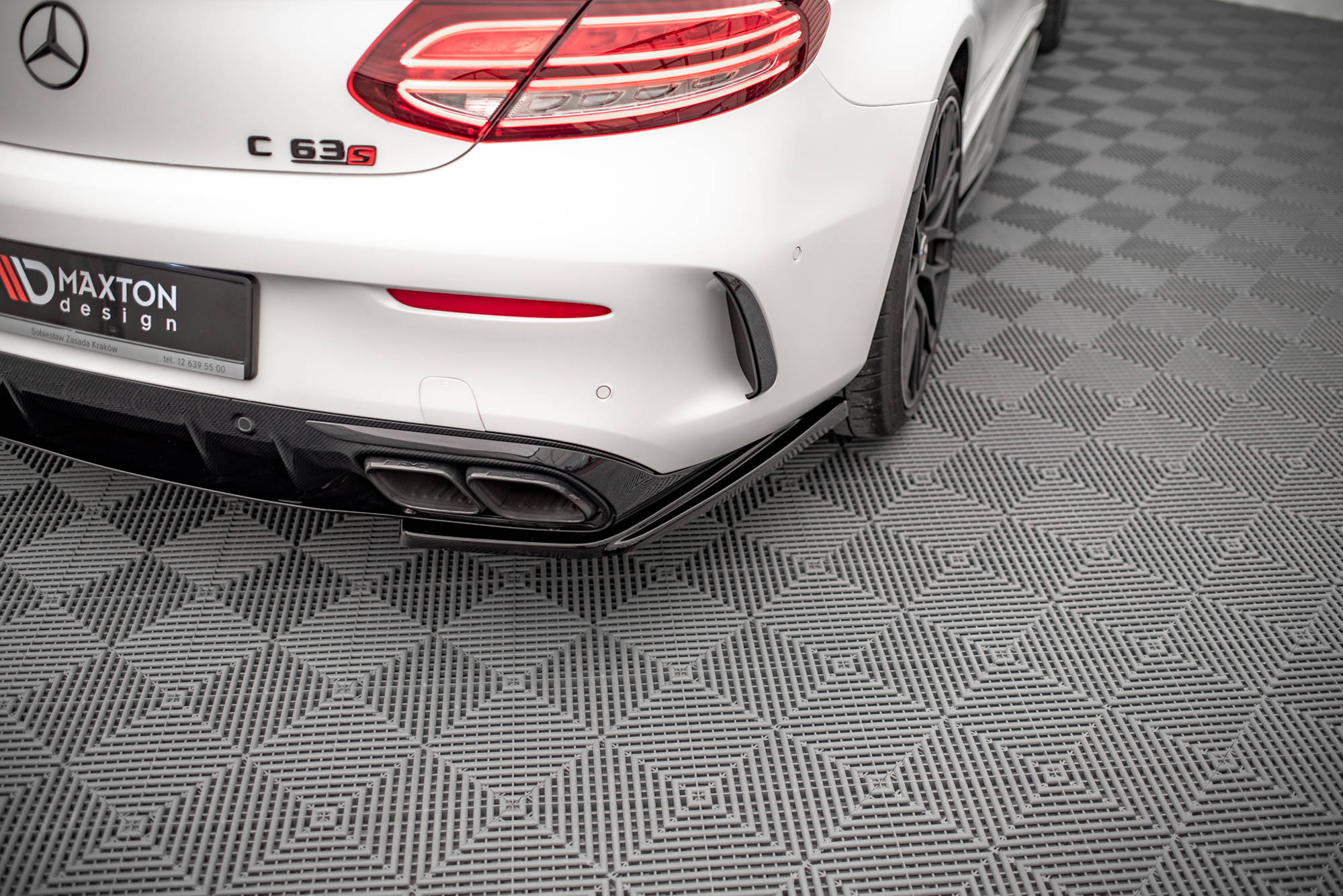 Maxton design gloss black rear corner splitters for mercedes-benz amg c63 c205 lci - image 2