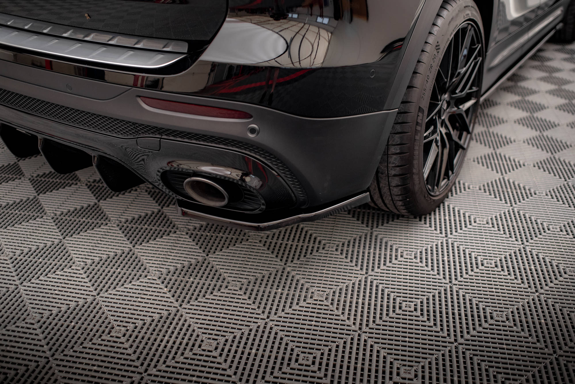 Maxton design gloss black rear corner splitters for mercedes-benz amg glb35 x247 - image 2