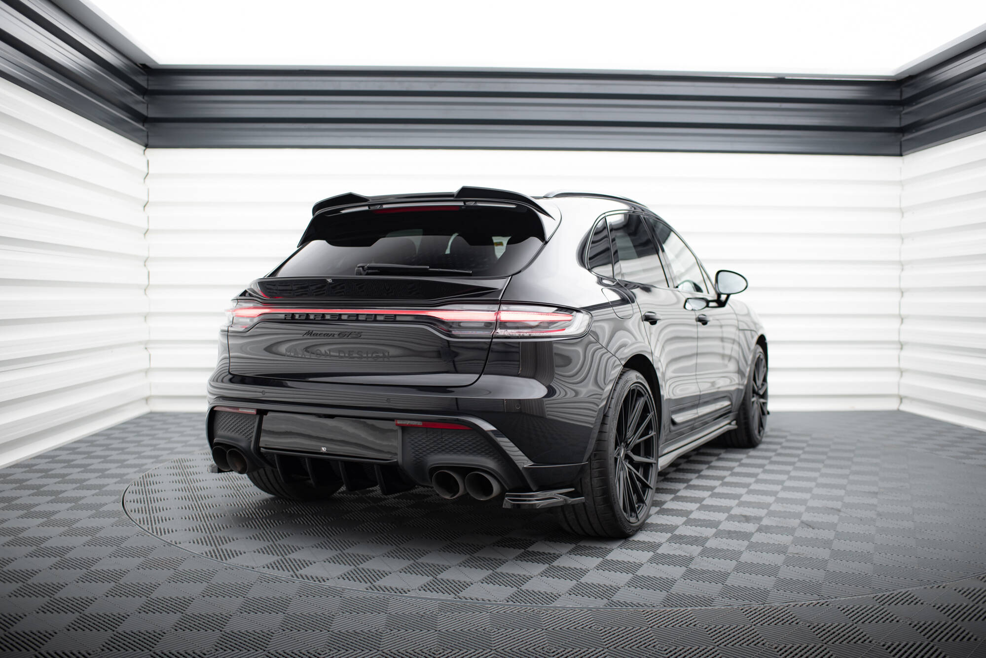 Maxton design gloss black rear corner splitters for porsche macan 95b gts mk1 facelift - image 2
