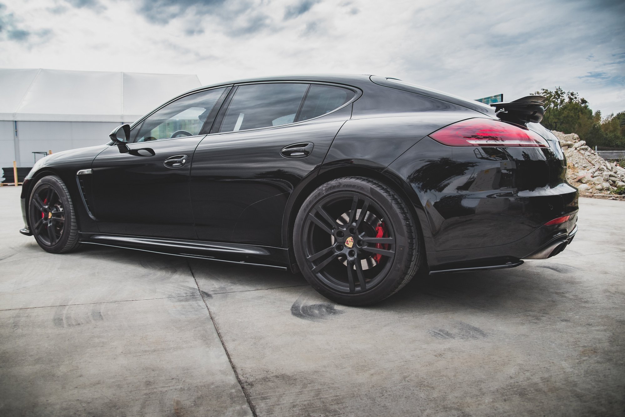 Maxton design gloss black rear corner splitters for porsche panamera 970 turbo facelift - image 5