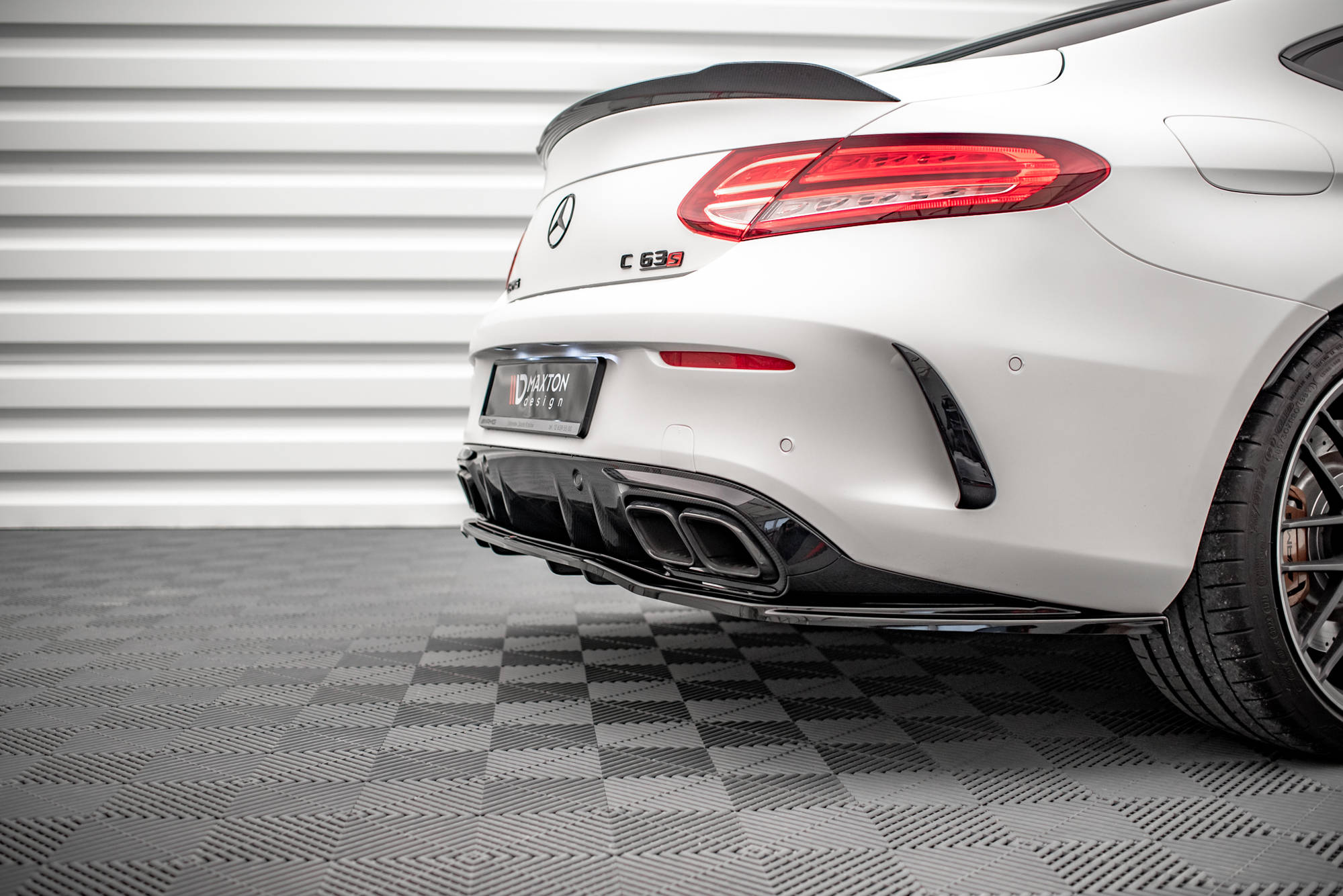 Maxton design gloss black rear diffuser for mercedes-benz amg c63 c205 lci - image 2