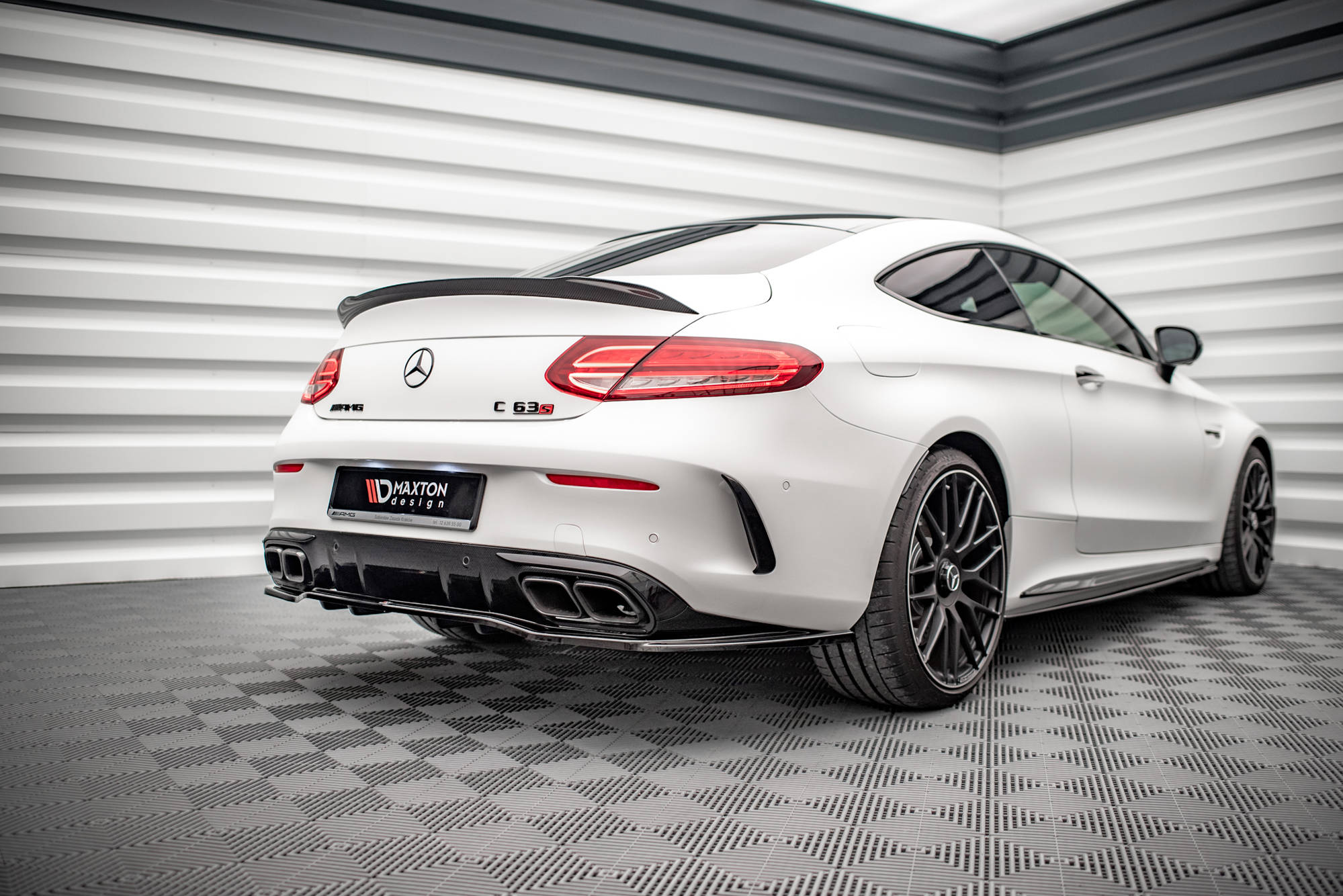 Maxton design gloss black rear diffuser for mercedes-benz amg c63 c205 lci - image 3