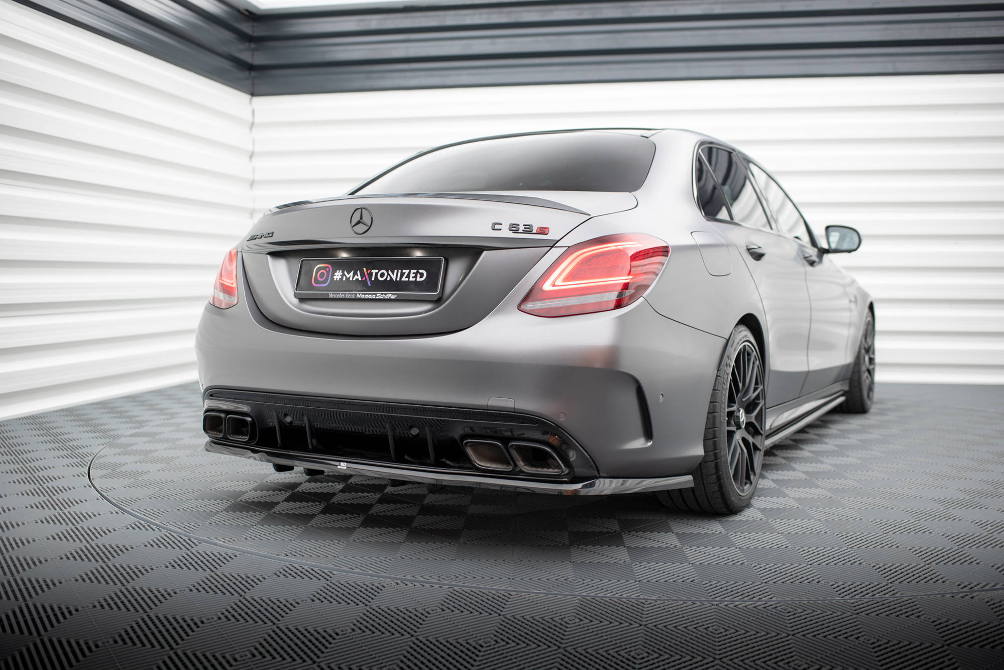 Maxton design gloss black rear diffuser for mercedes-benz amg c63 w205 lci - image 2