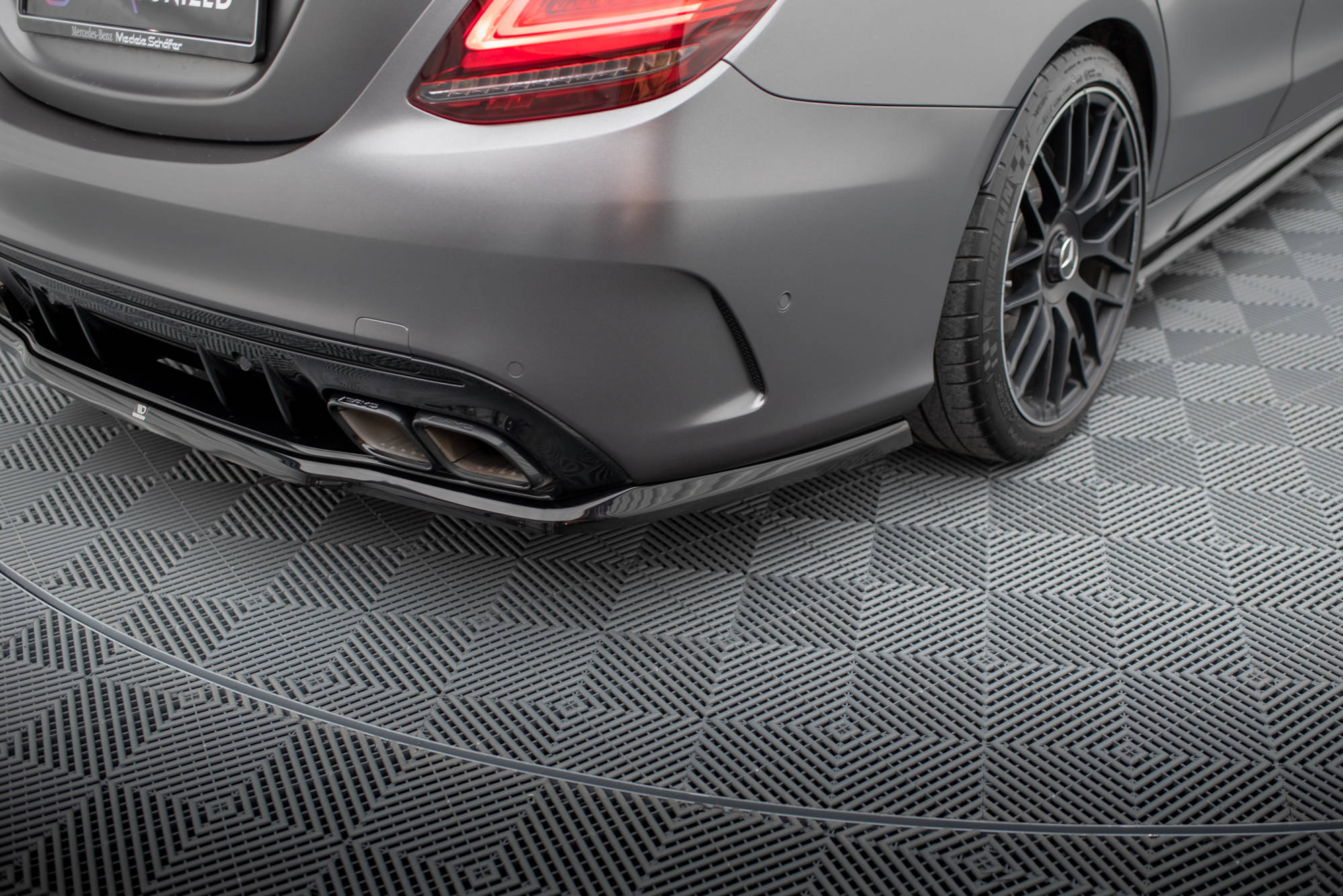 Maxton design gloss black rear diffuser for mercedes-benz amg c63 w205 lci - image 5
