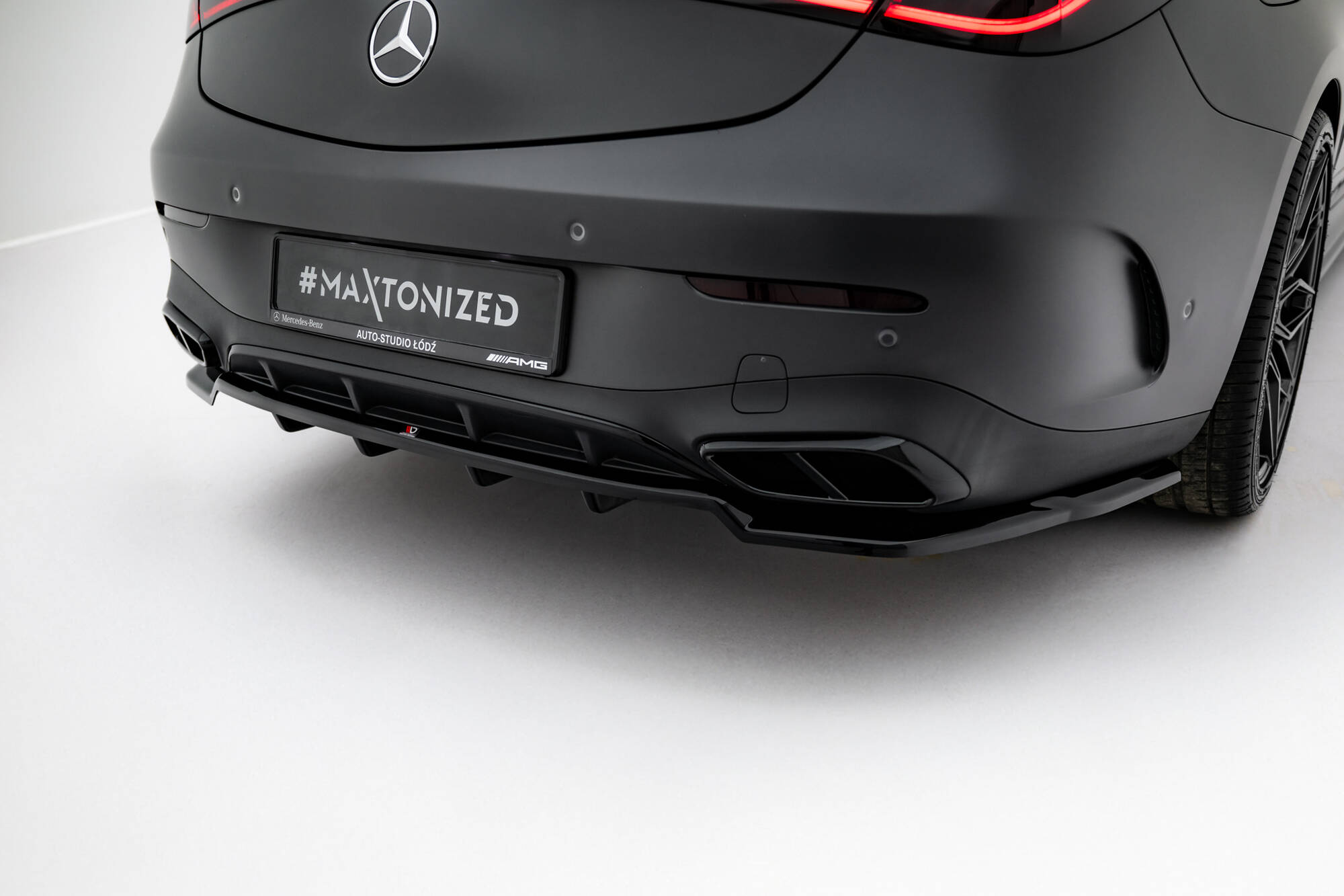 Maxton design gloss black rear diffuser for mercedes-benz amg c236 - image 3