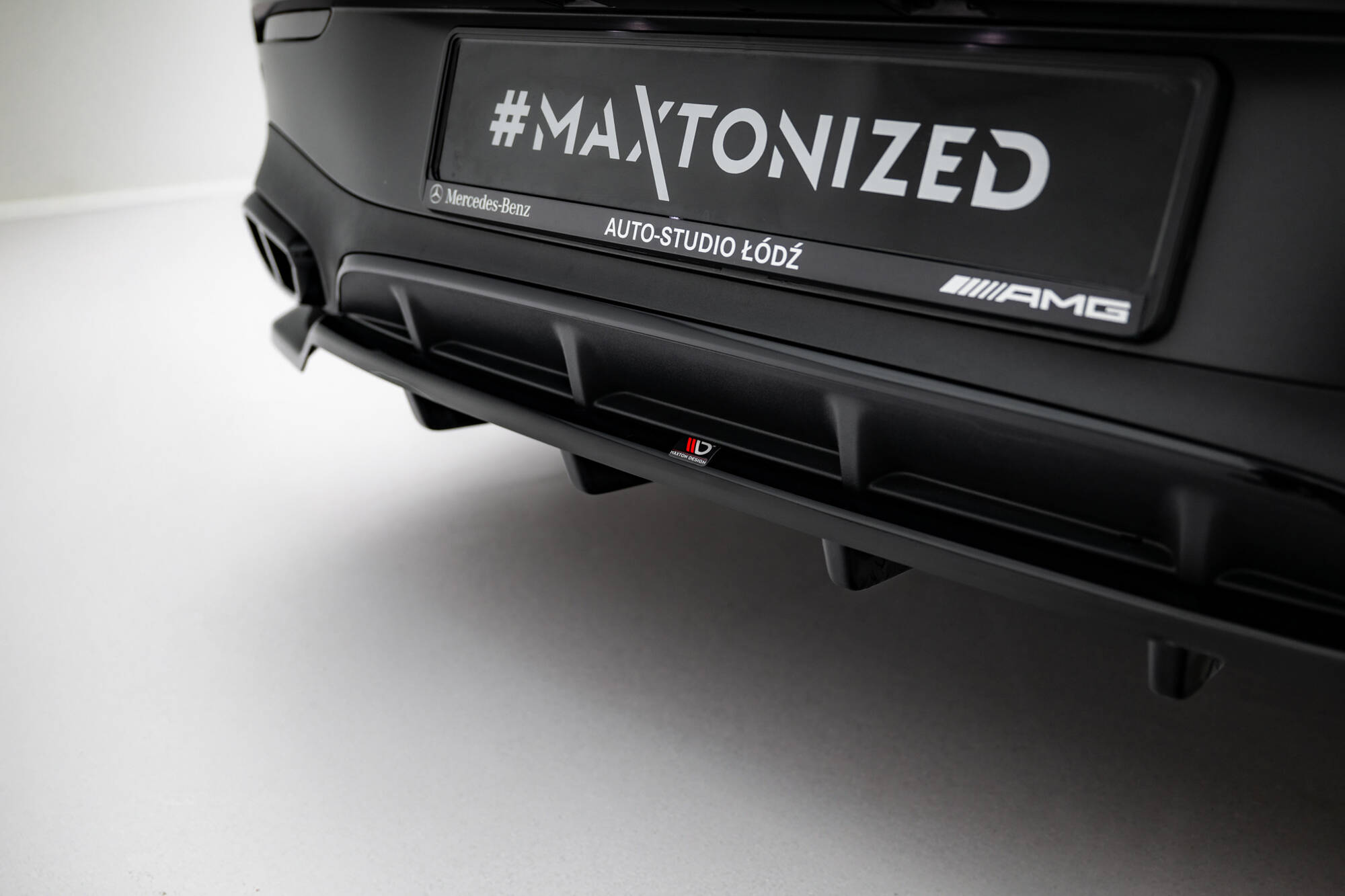 Maxton design gloss black rear diffuser for mercedes-benz amg c236 - image 4